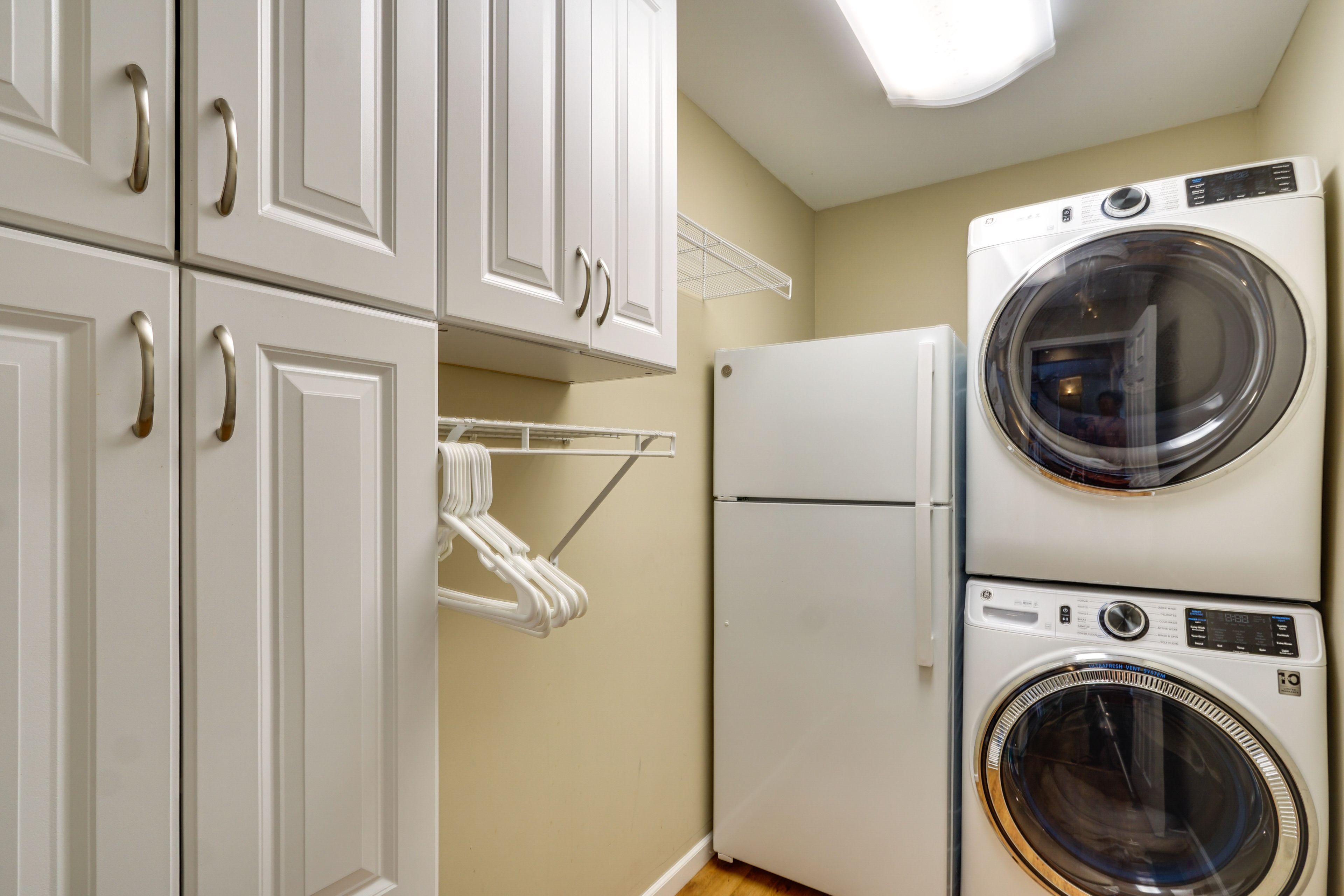 Laundry Closet | Washer & Dryer