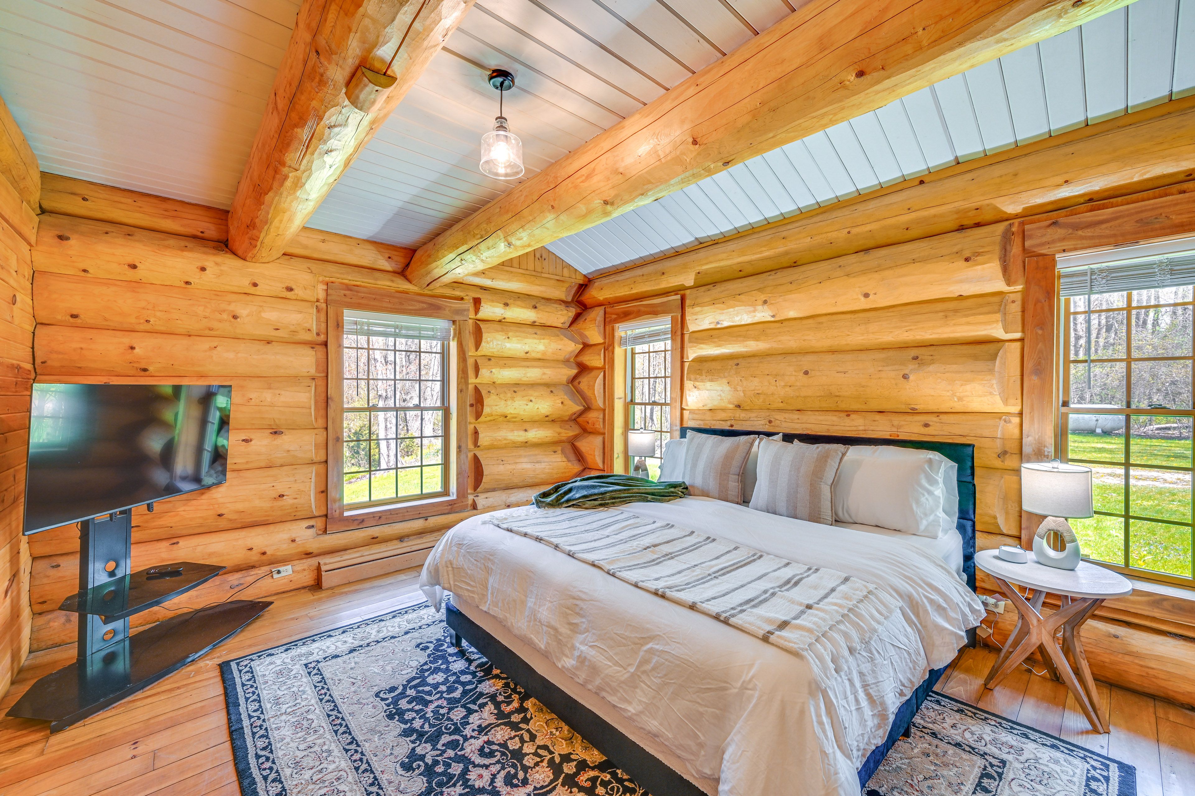 Bedroom 1 | King Bed | Linens Provided | 1st Floor