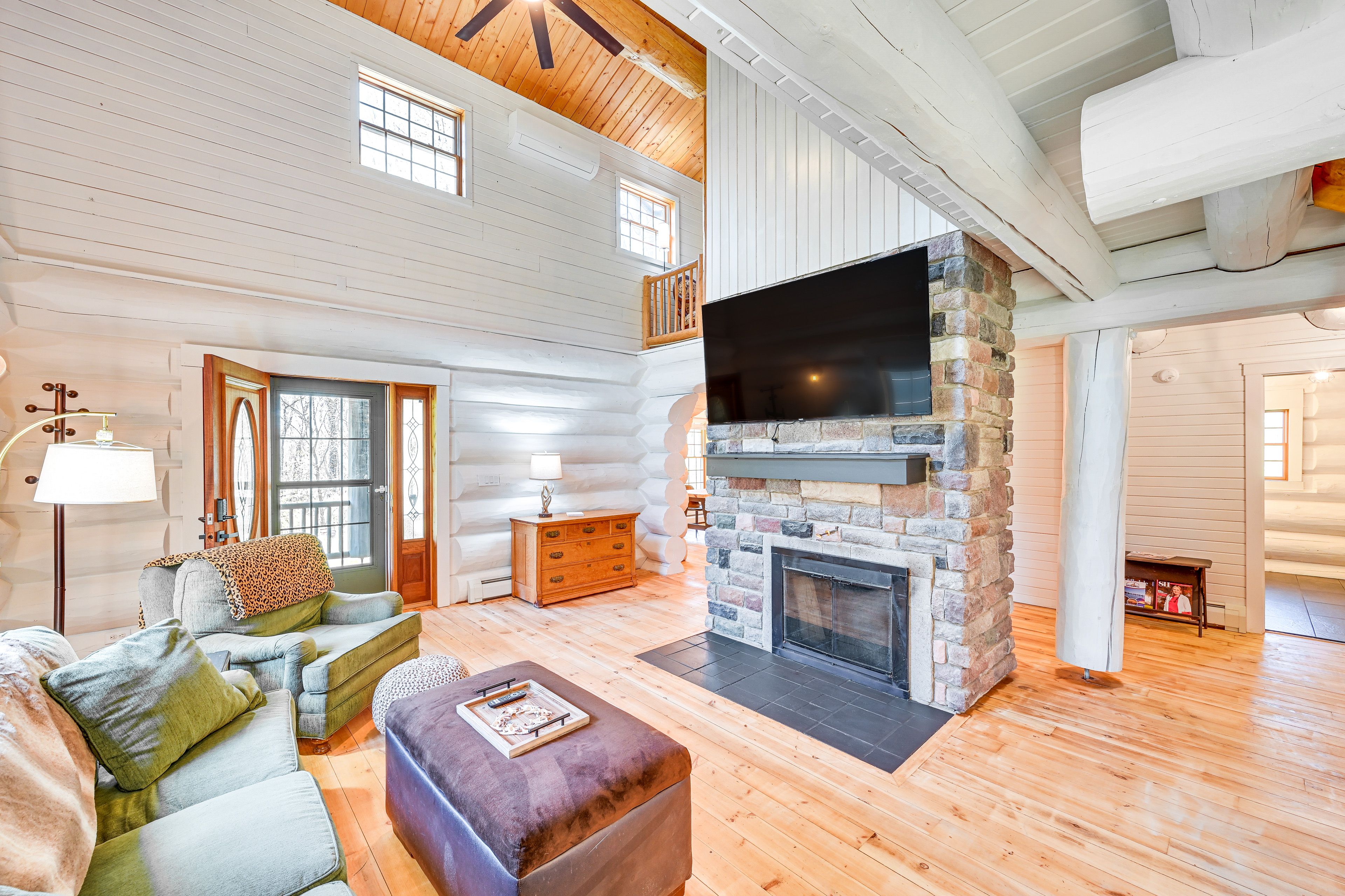Living Room | Free WiFi | Smart TV | Fireplace | 1st Floor