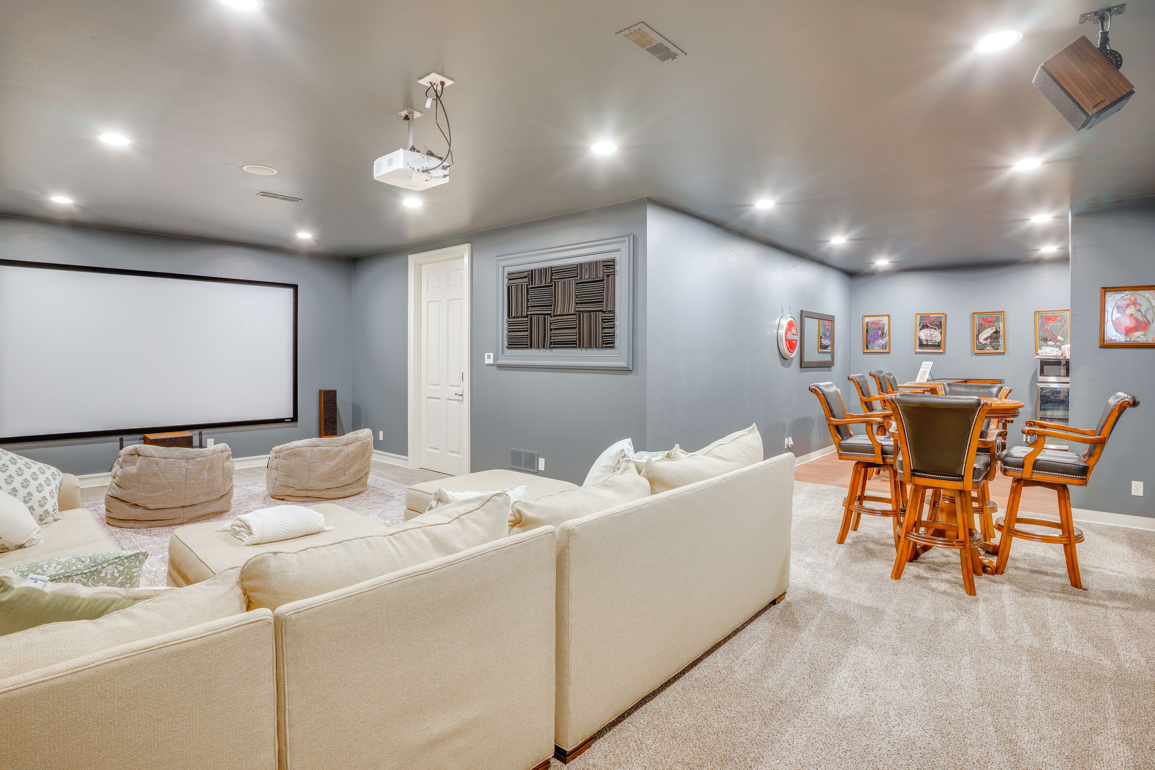 Media Room | Basement | Projector | Bar | Smart TV