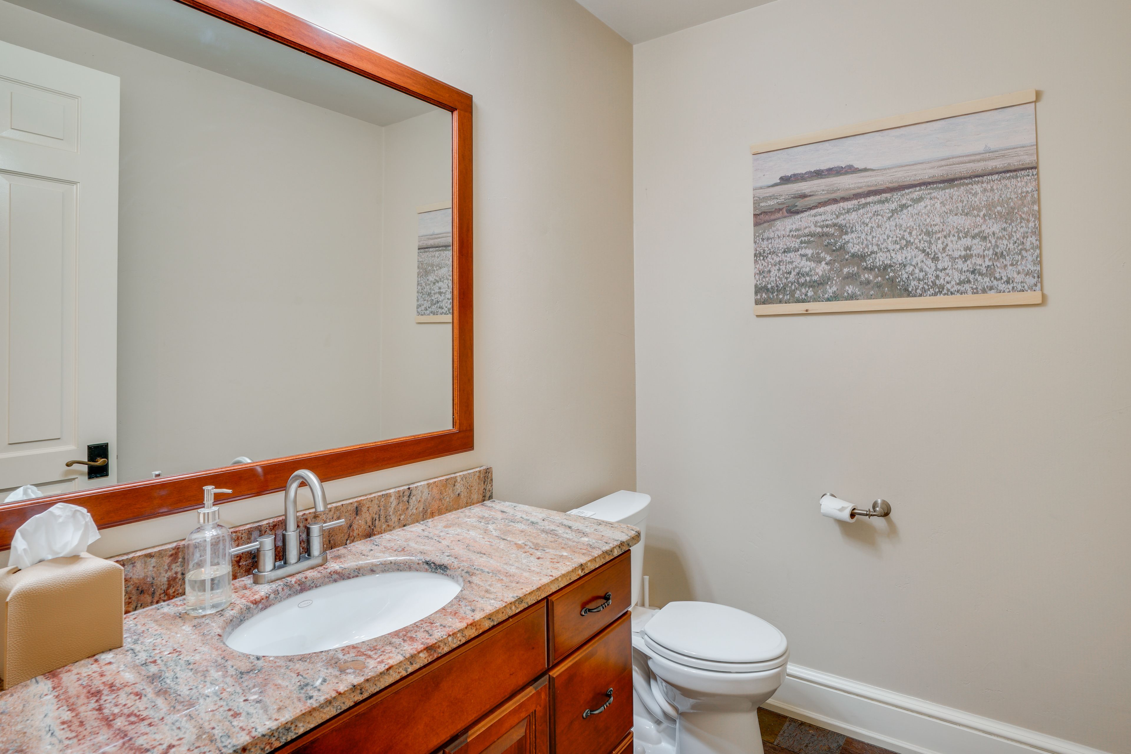 Half Bathroom | 1st Floor | Complimentary Toiletries | Towels Provided