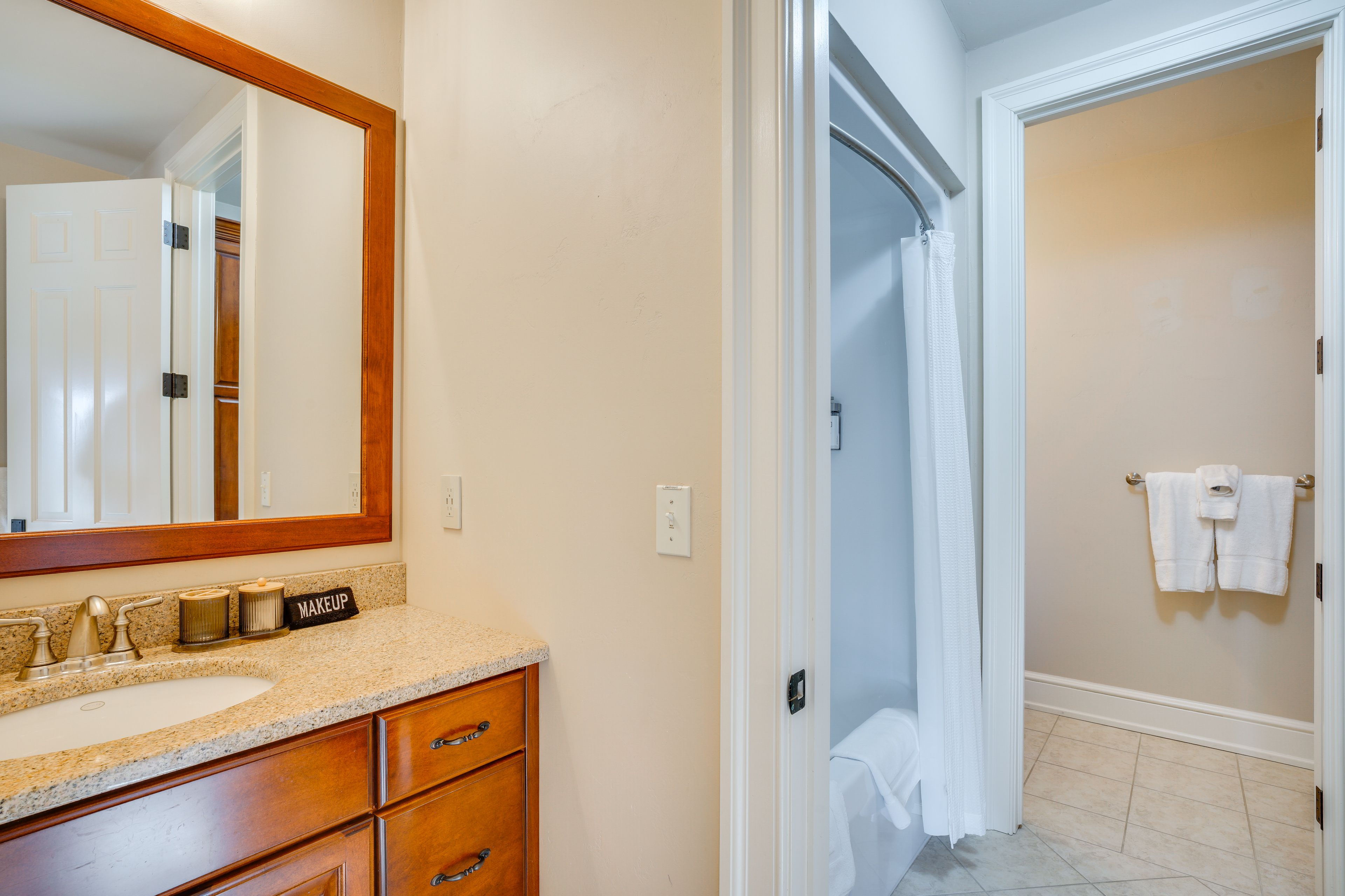 Full Bathroom | 2nd Floor