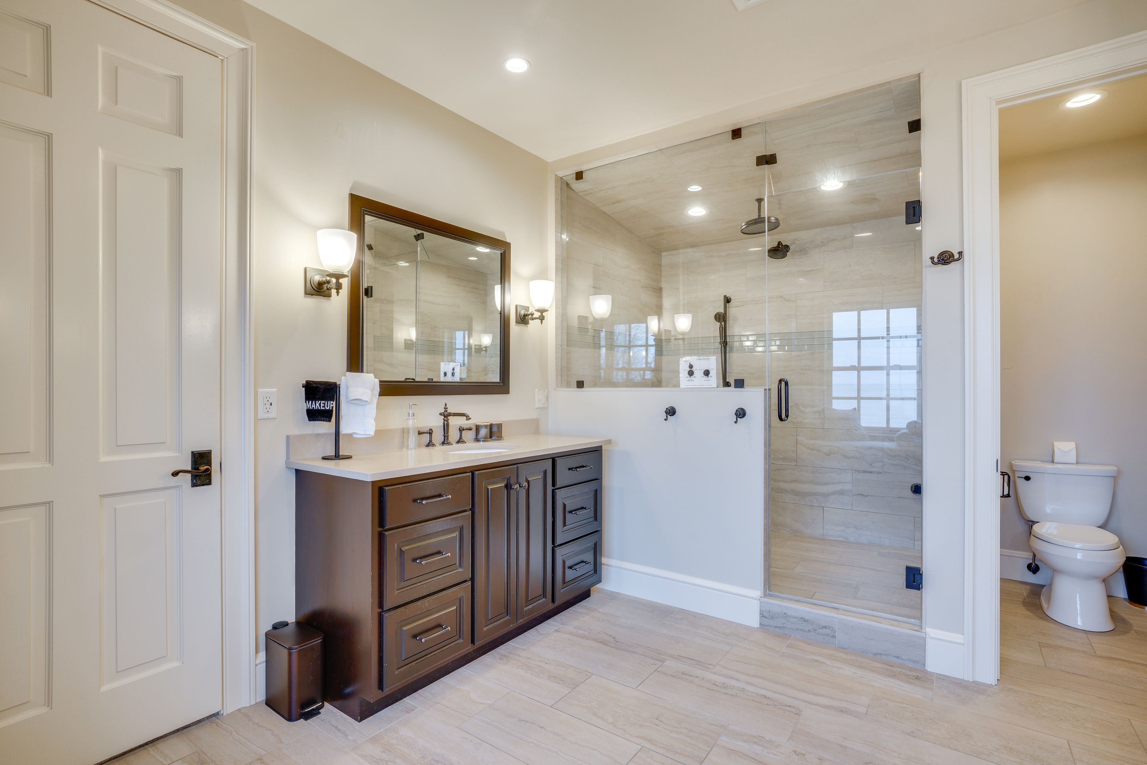 Full Bathroom | 2nd Floor