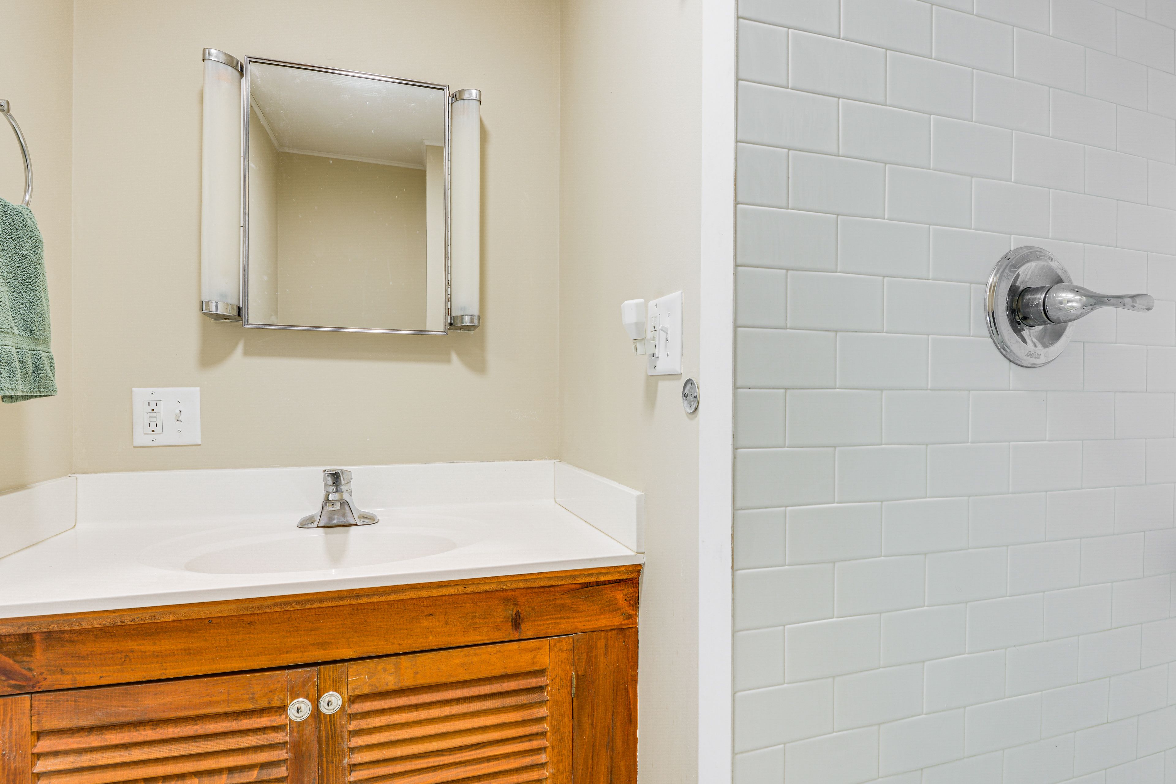 Full Bathroom | 2nd Floor | Walk-In Shower | Complimentary Toiletries