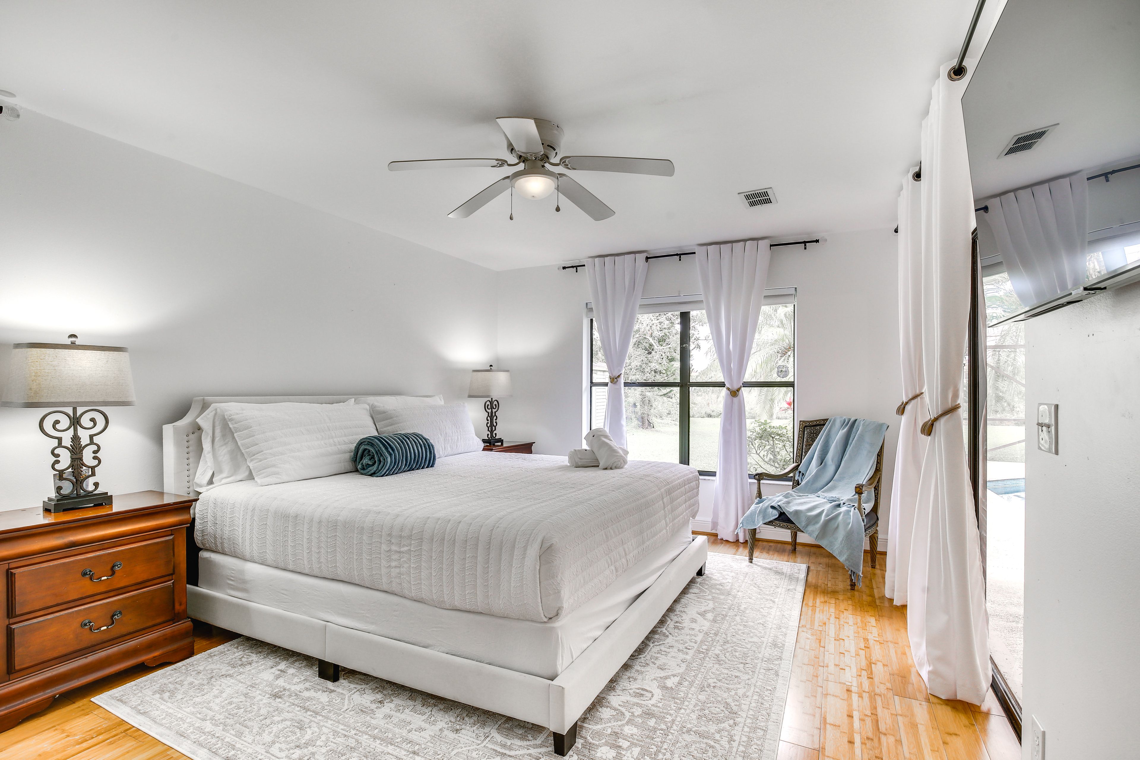 Bedroom 1 | King Bed | Linens Provided