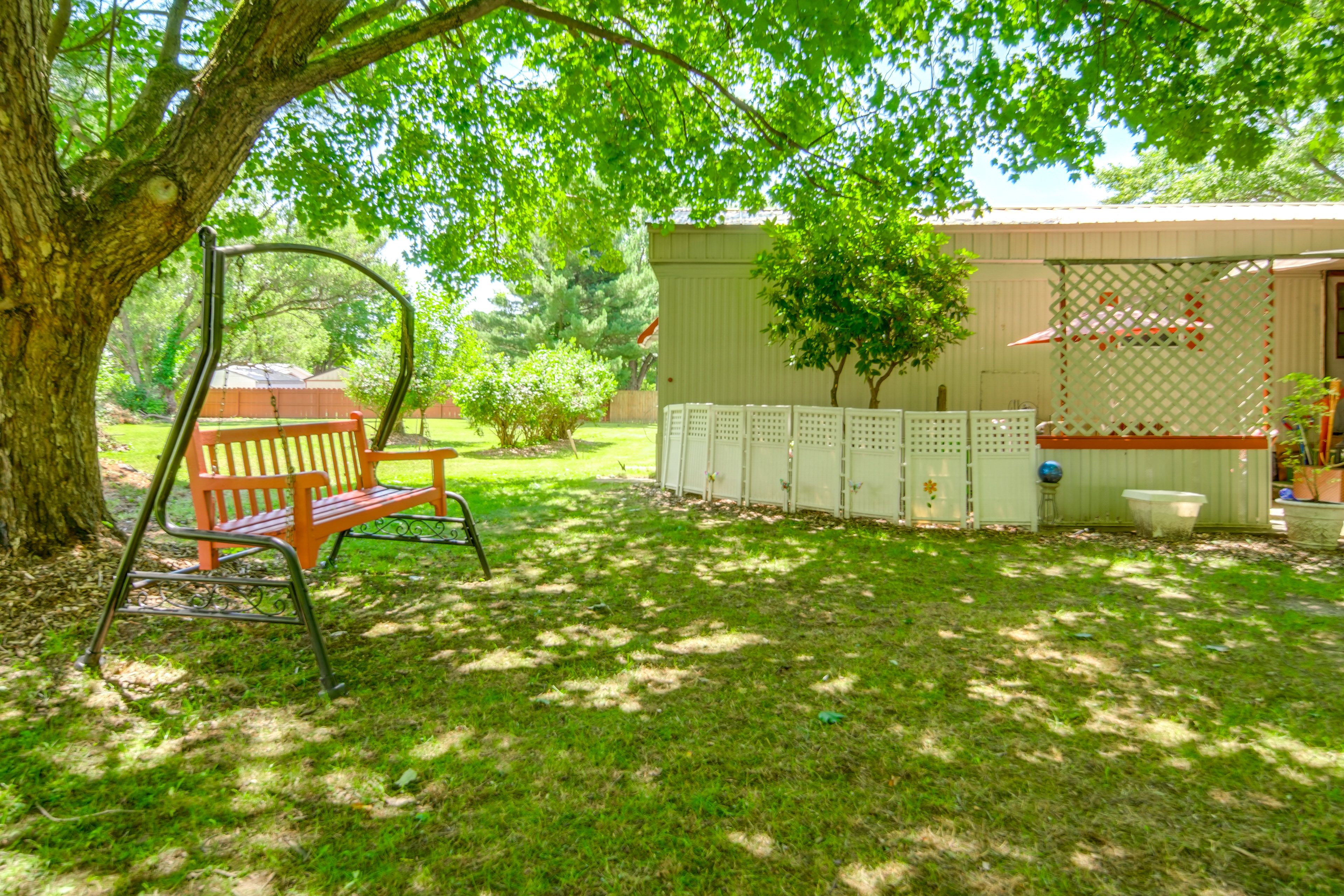Private Yard | Swing