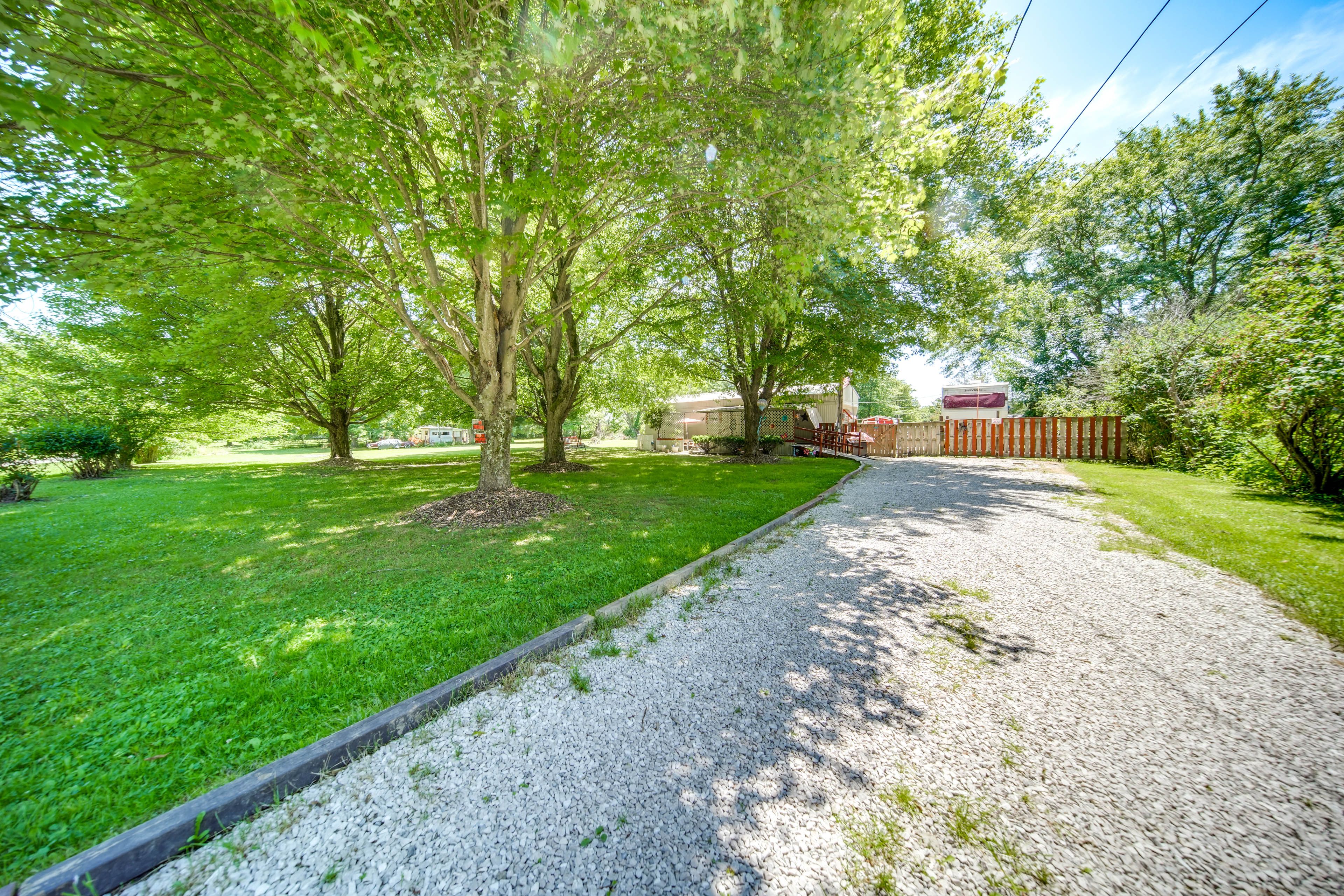 Parking | Driveway (4 Vehicles) | RV/Trailer Parking