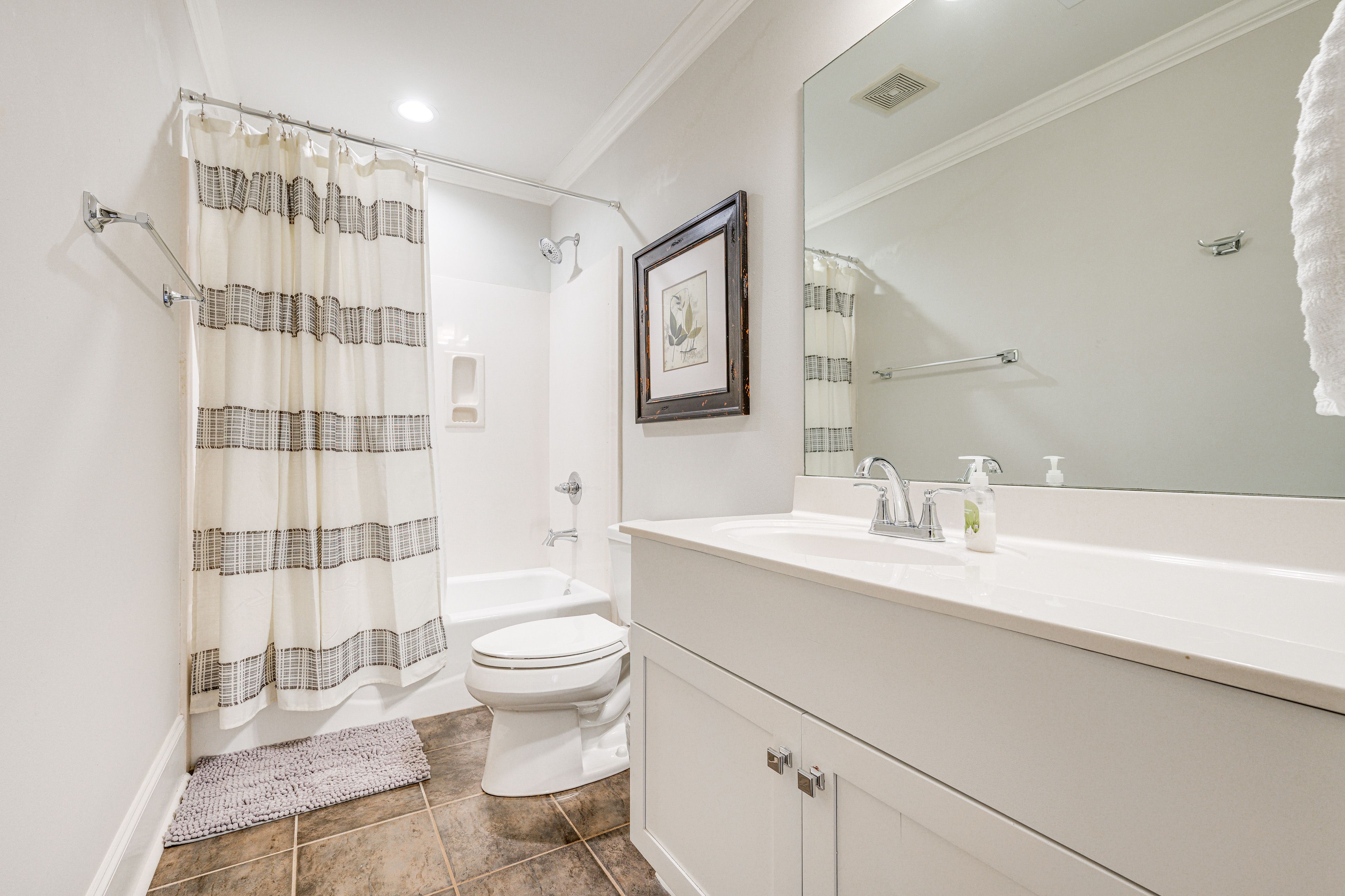 Full Bathroom | Shower/Tub Combo
