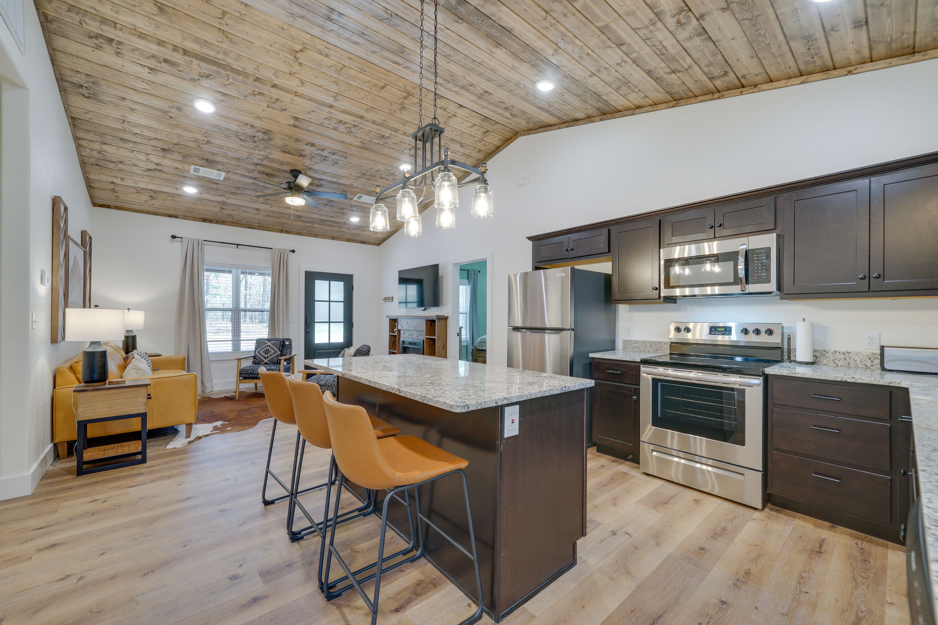 Broken Bow Vacation Rental | 3BR | 2BA | 1,300 Sq Ft | 1 Step Required