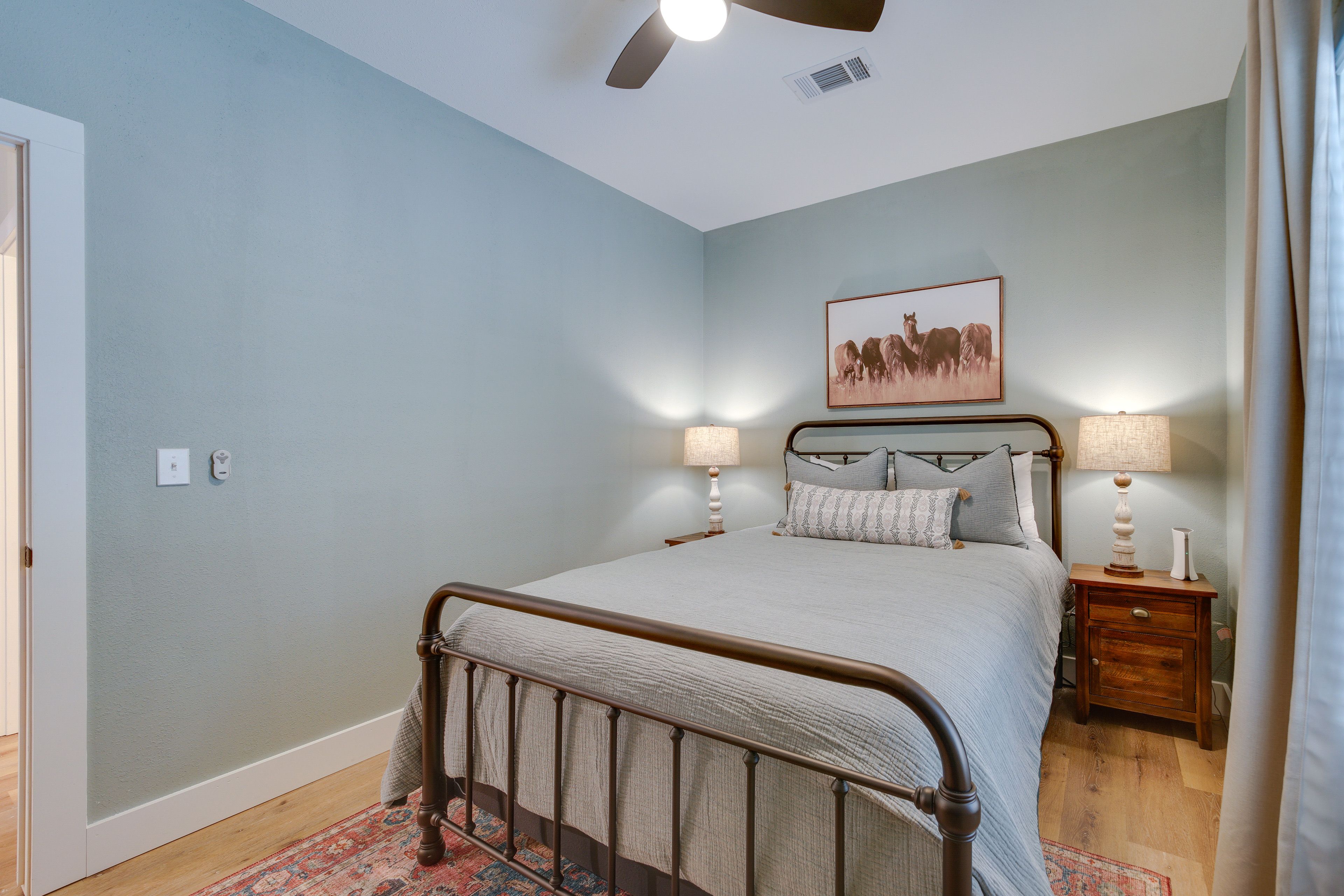 Bedroom 2 | Queen Bed