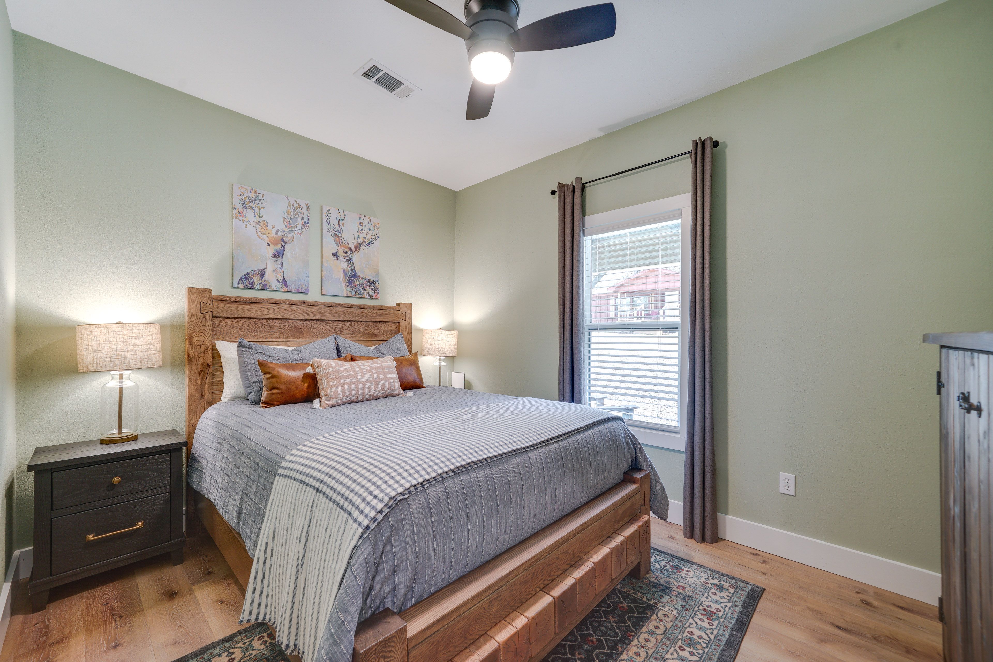 Bedroom 2 | Queen Bed
