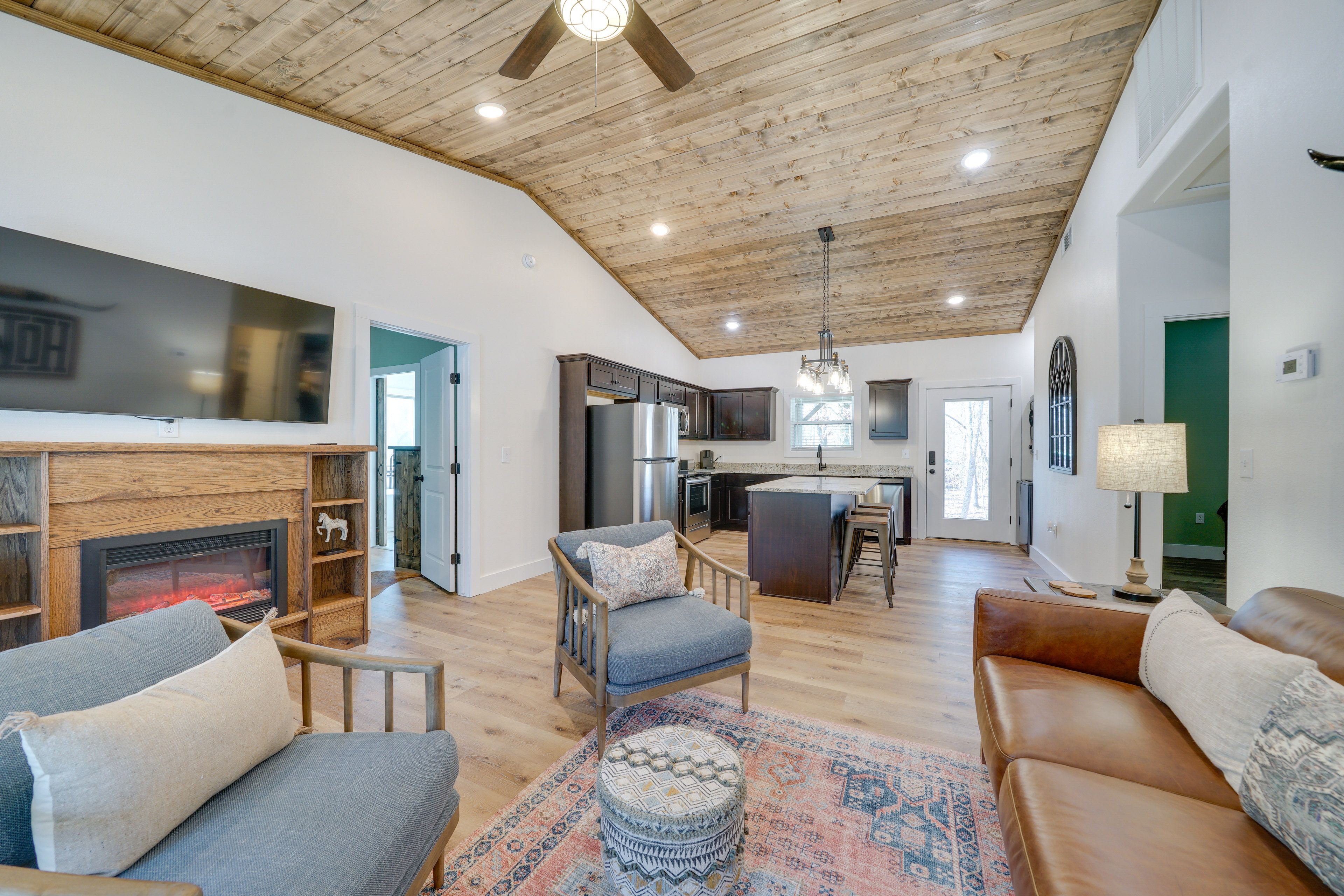 Broken Bow Vacation Rental | 3BR | 2BA | 1,300 Sq Ft | 1 Step Required