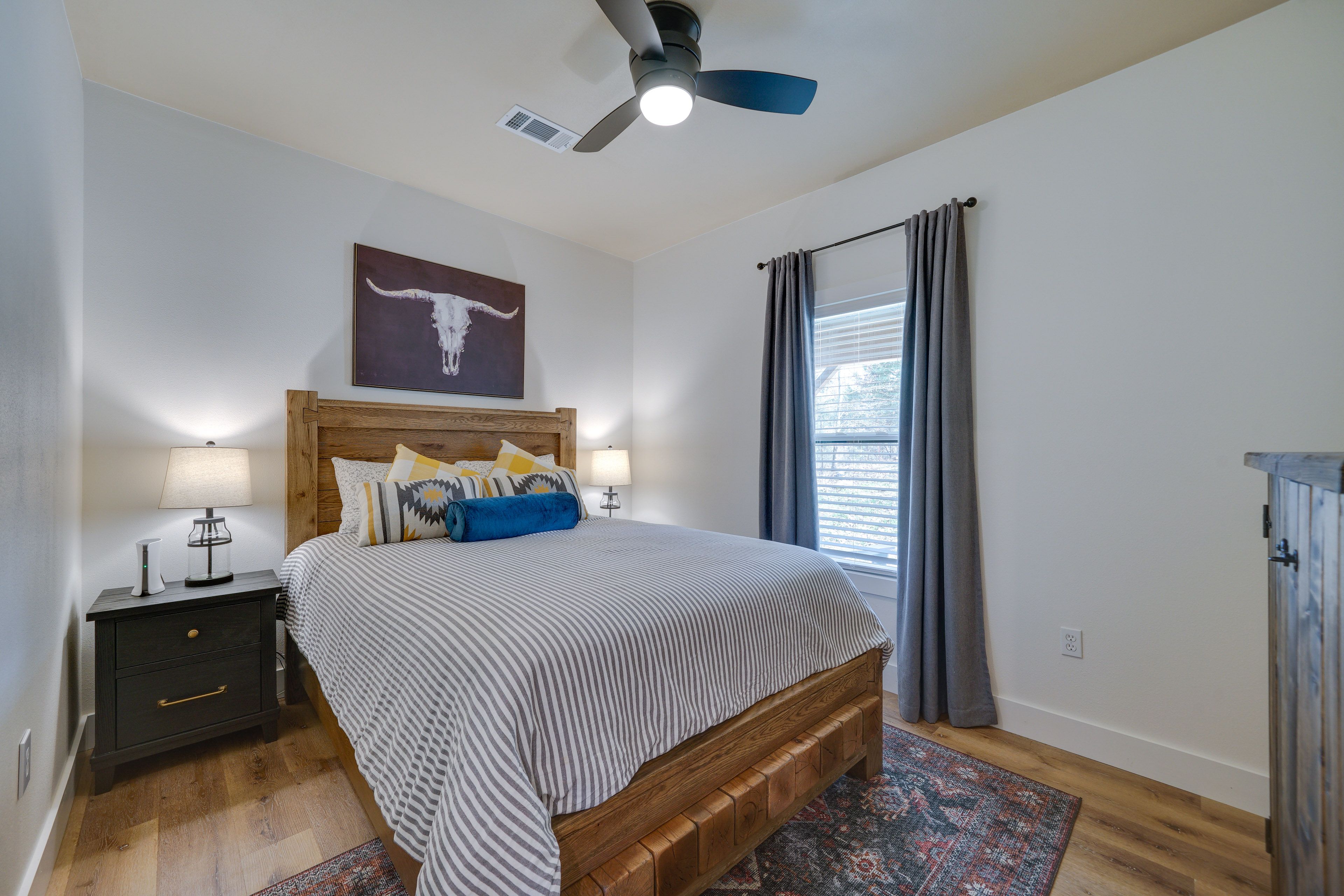 Bedroom 2 | Queen Bed