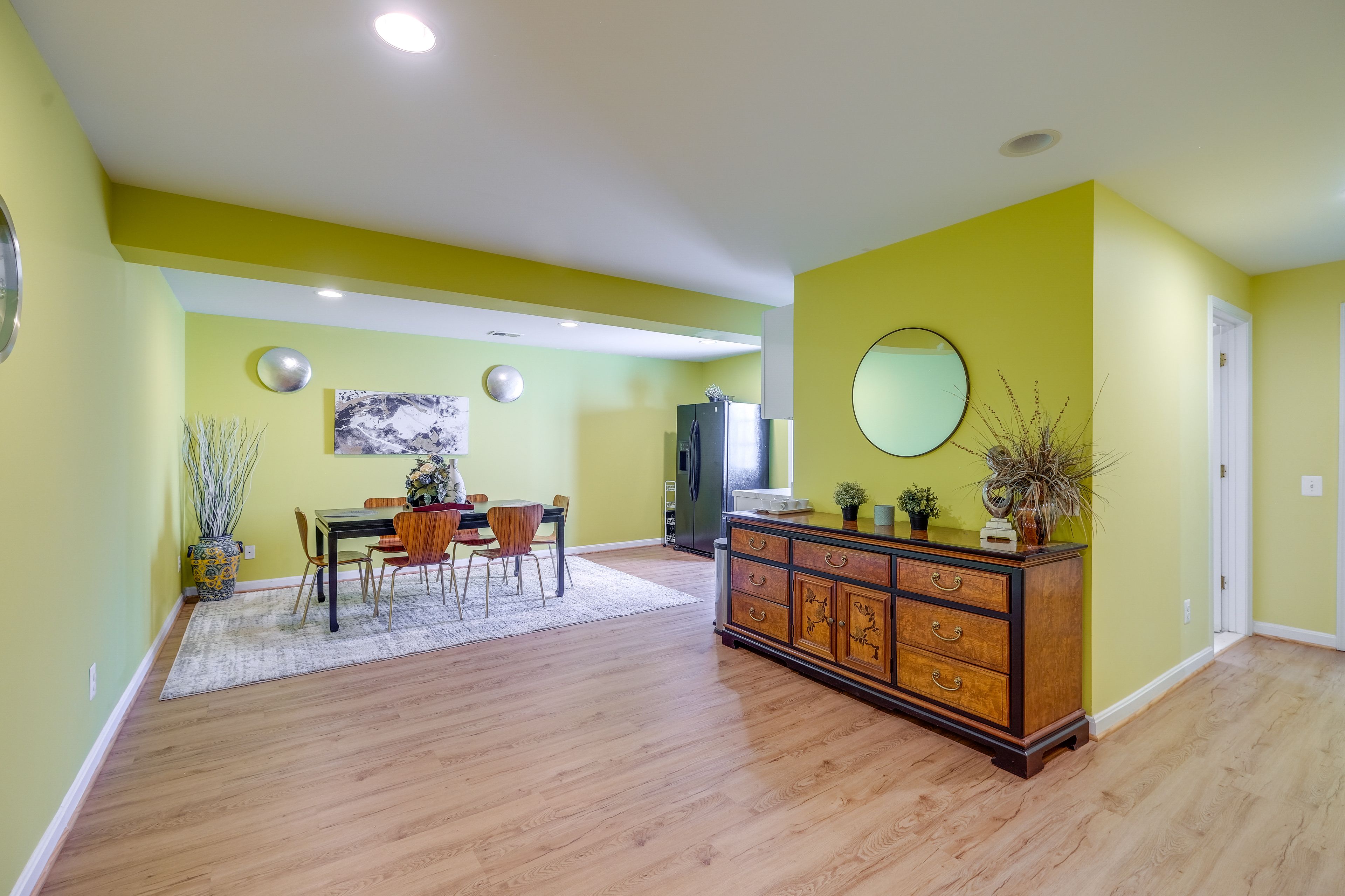 Dining Area | Dishware/Flatware | Trash Bags/Paper Towels