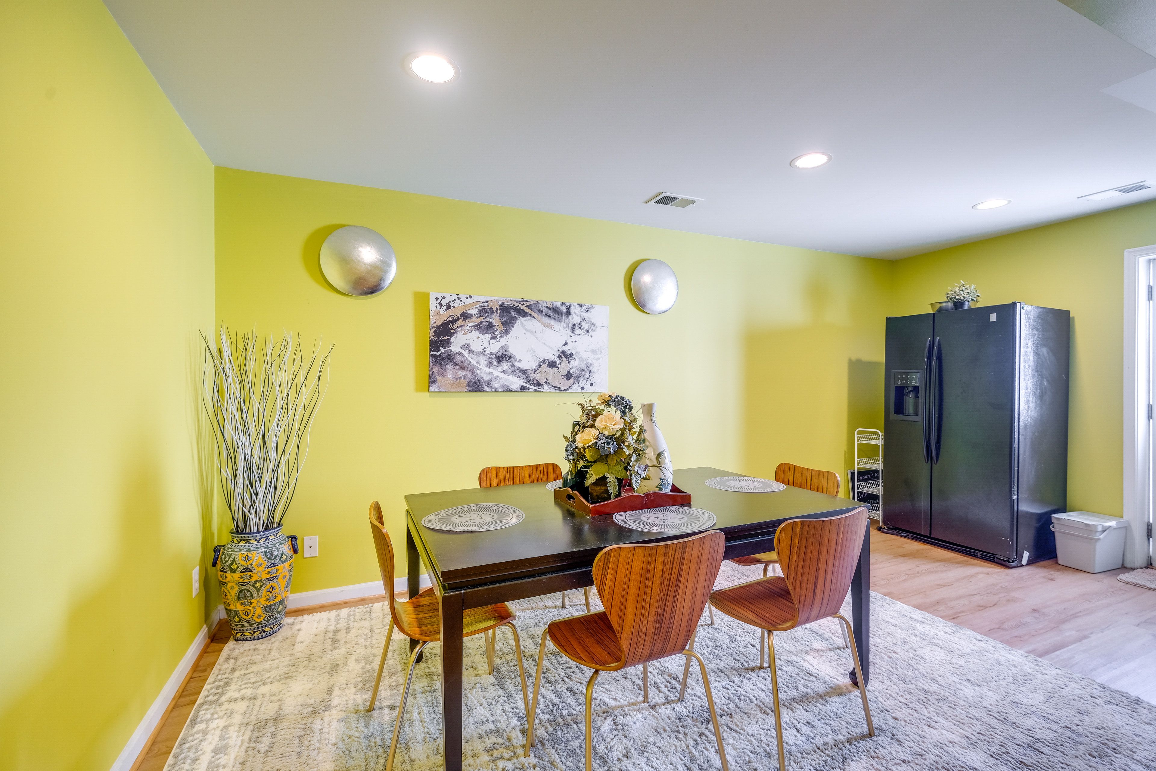 Interior | Central Heating & A/C | Free WiFi | Single-Story Apartment