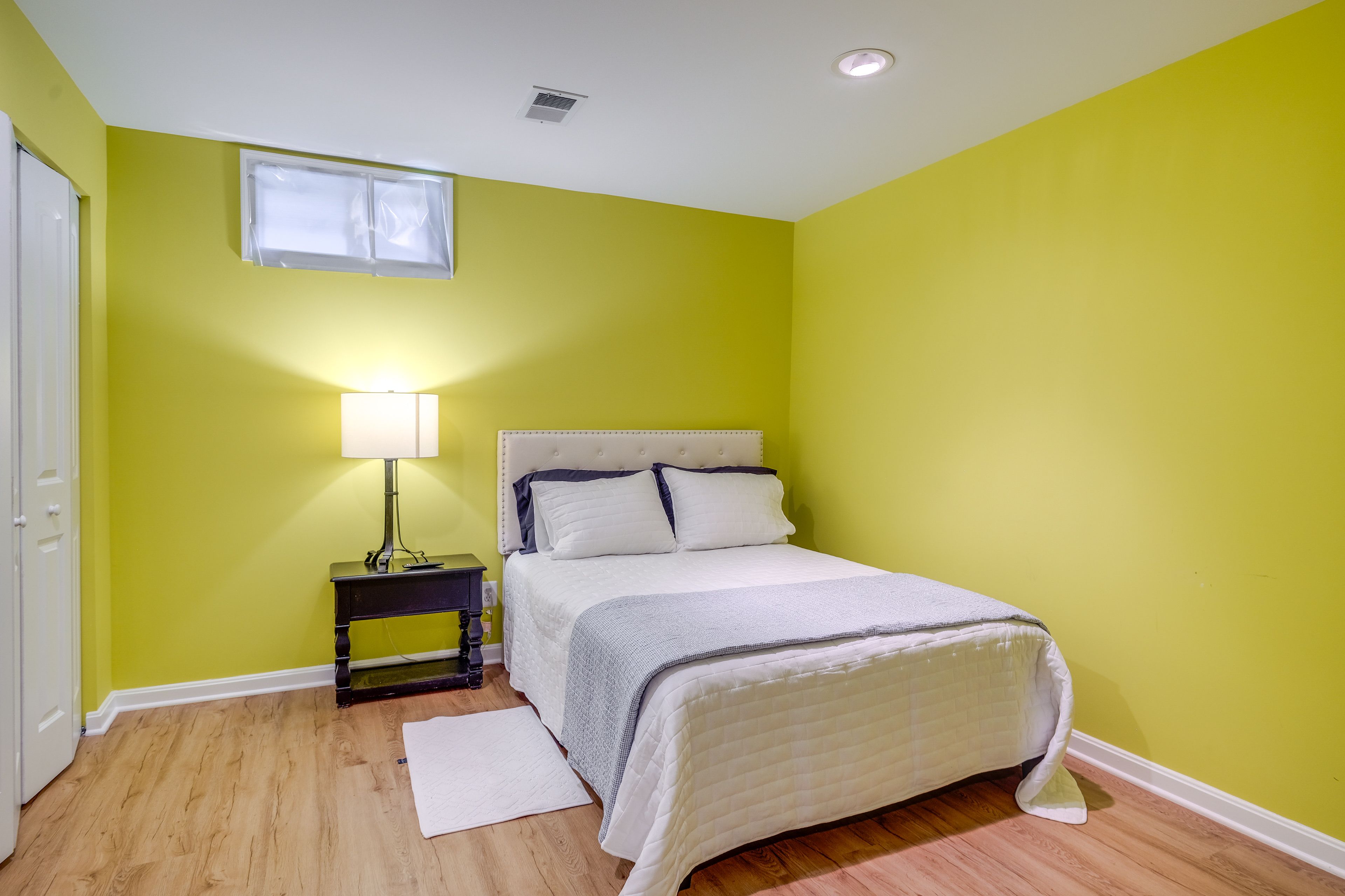 Bedroom 2 | Full Bed | Hangers