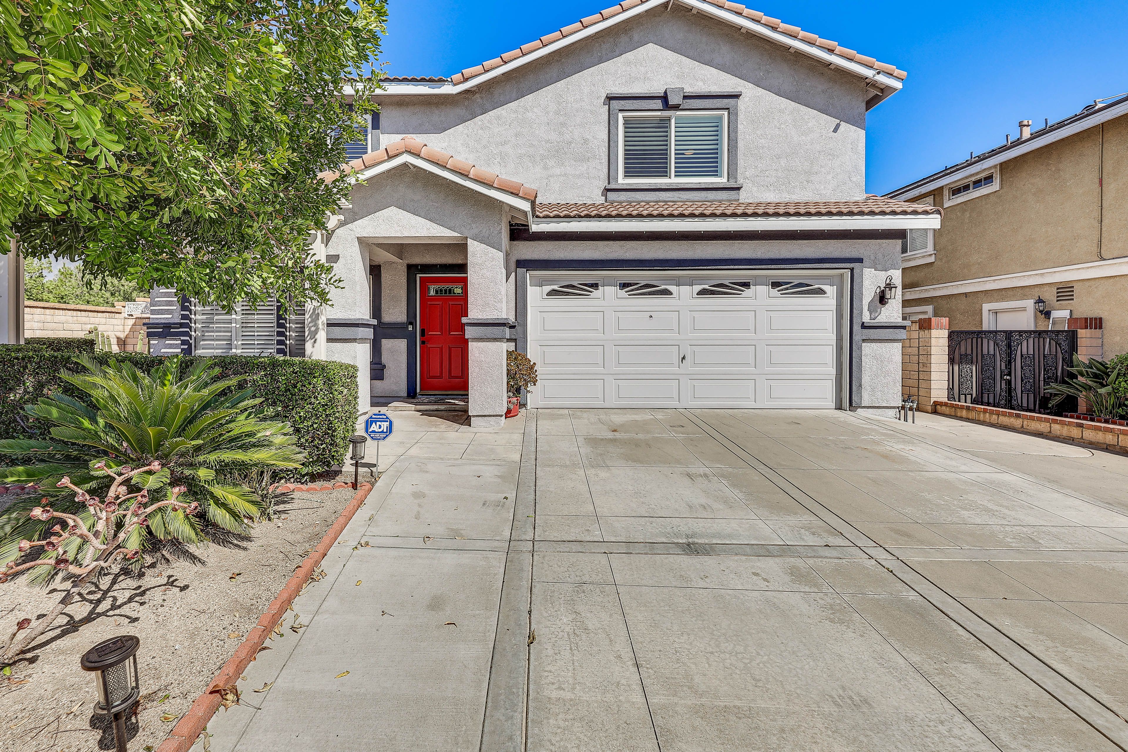 Garage (1 Vehicle) | Driveway (4 Vehicles) | Street Parking | RV/Trailer Parking