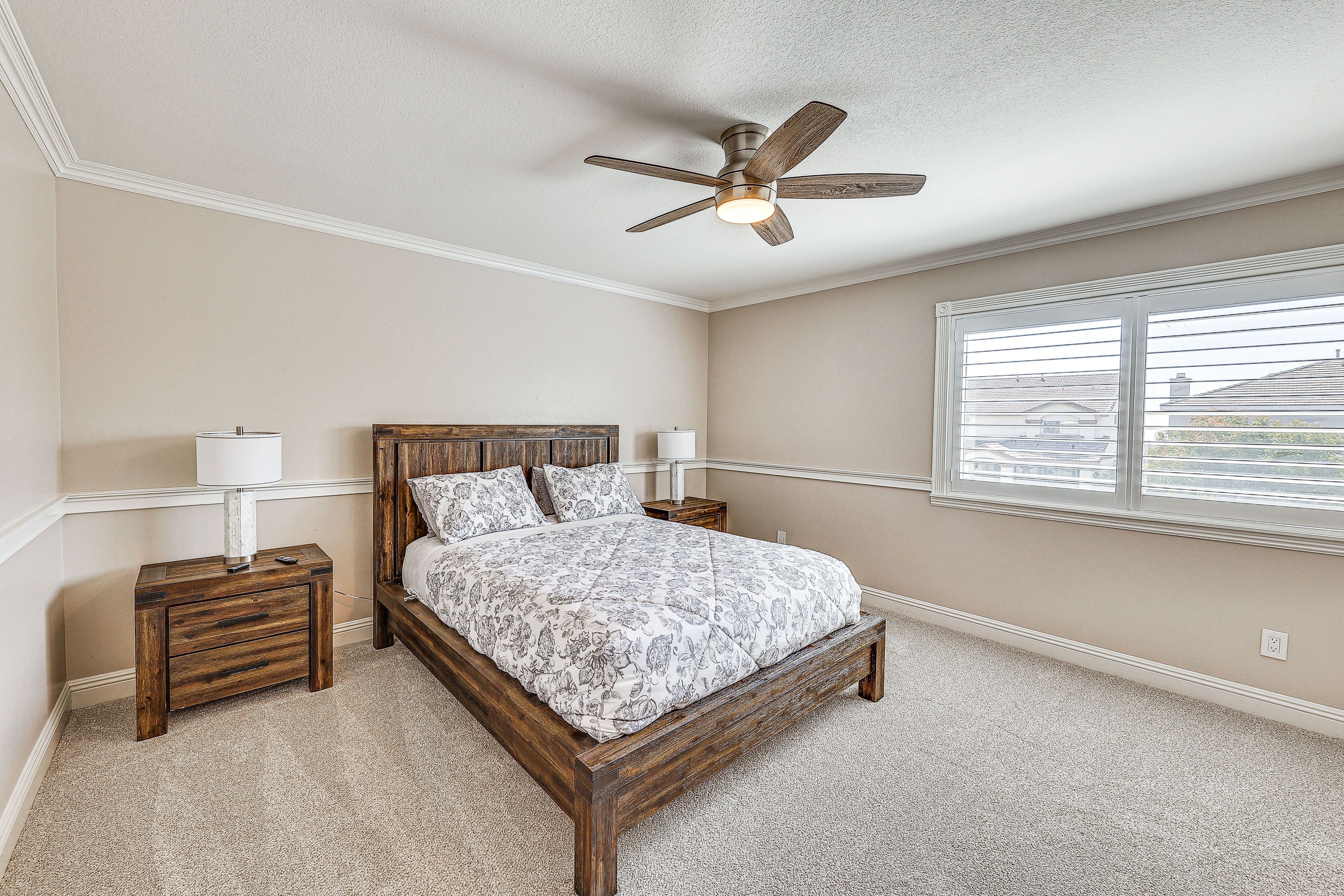Bedroom 2 | 2nd Floor | Queen Bed | Smart TV