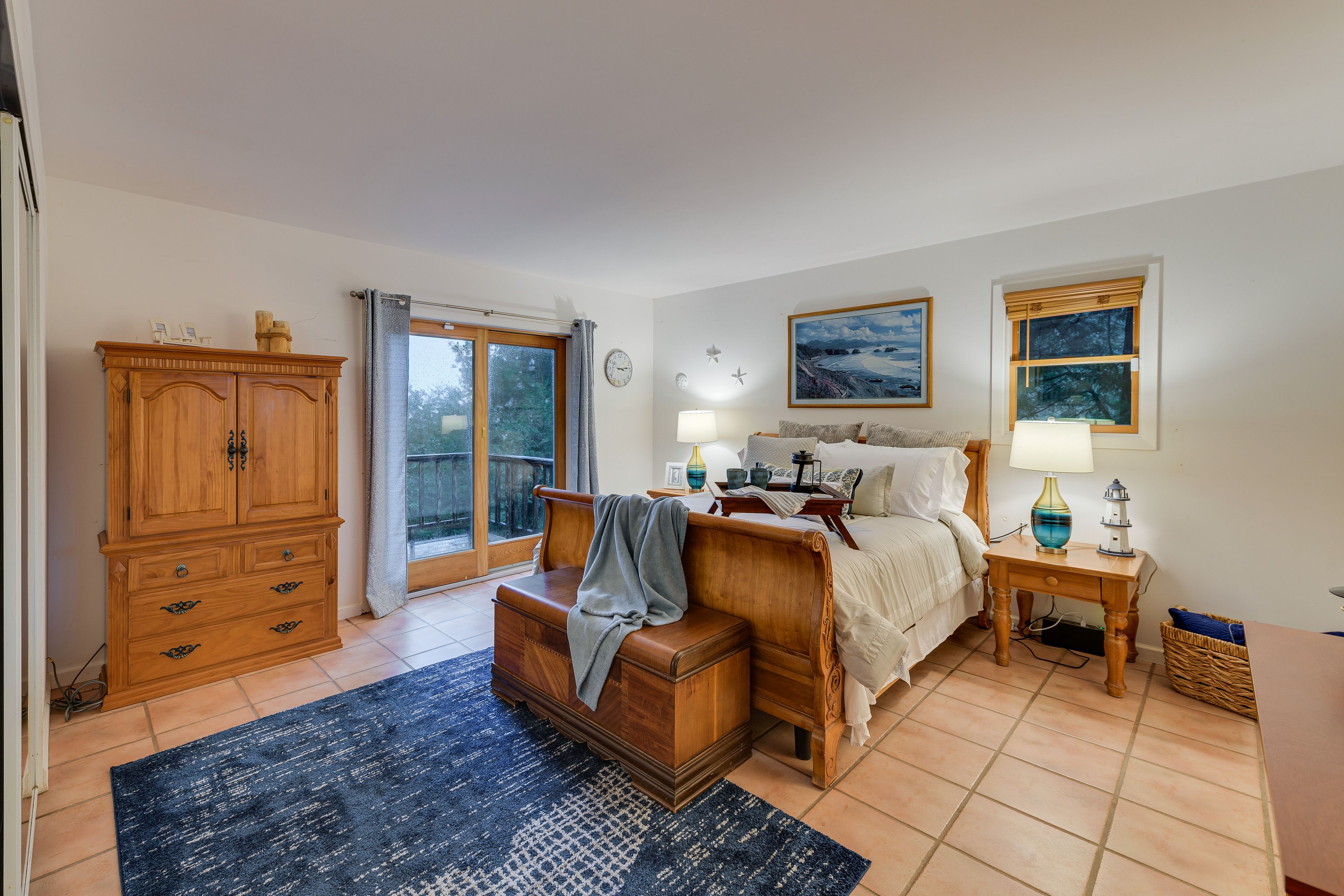 Bedroom 1 | Queen Bed | Electric Fireplace | Ground Floor