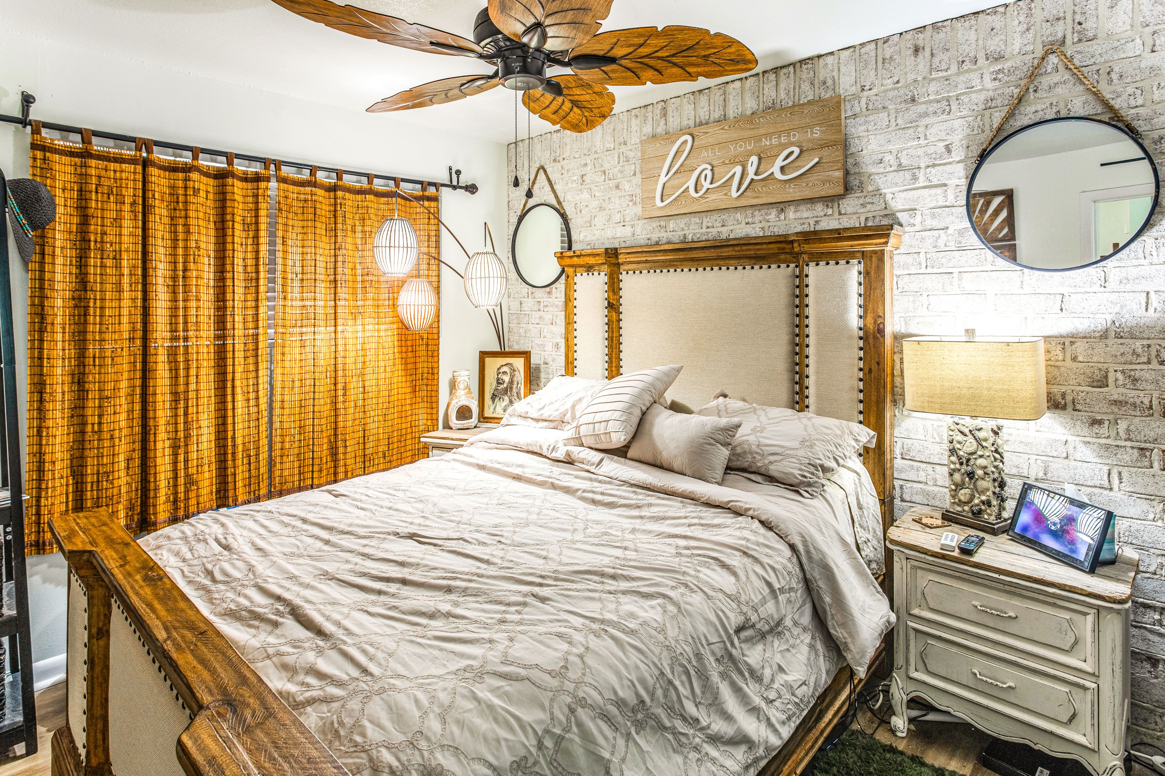 Bedroom | Queen Bed