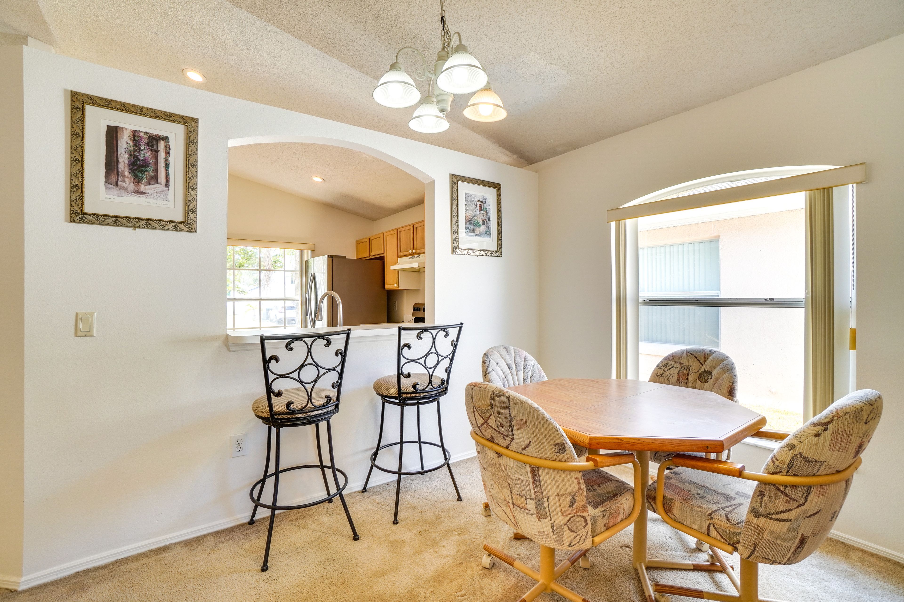 Dining Area | Dishware/Flatware Provided
