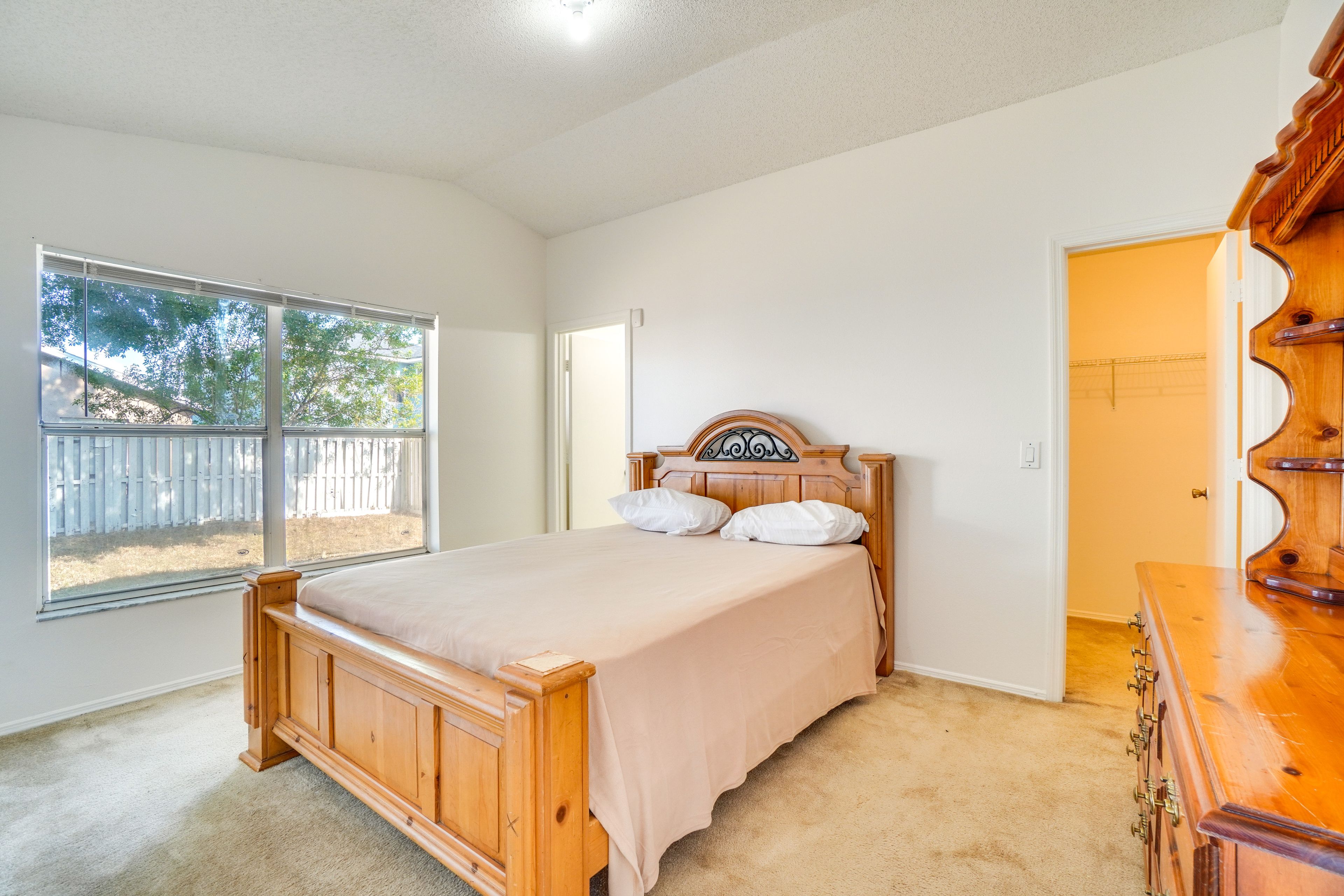 Bedroom Suite | Queen Bed | En-Suite Bathroom