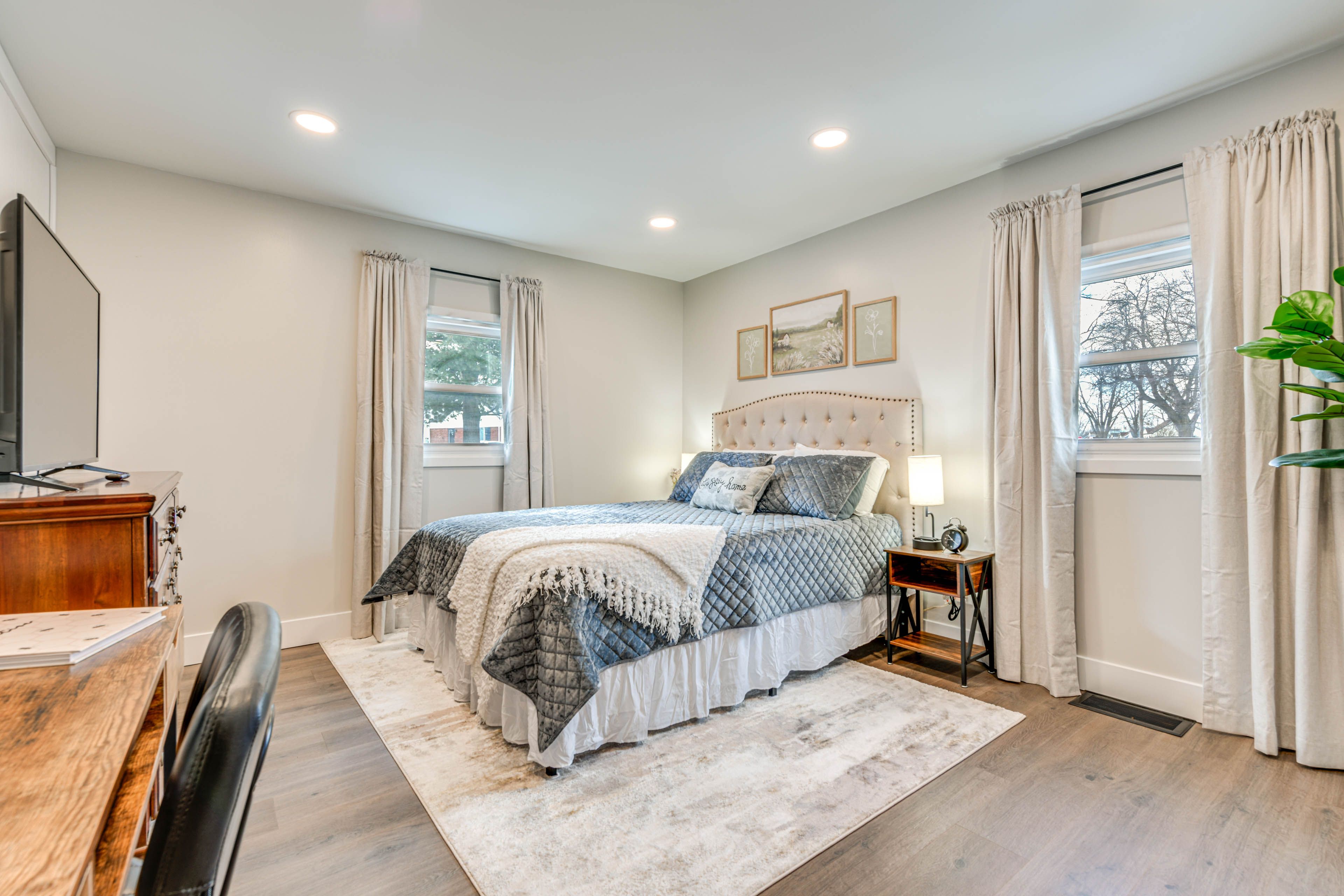 Bedroom 1 | Queen Bed | Linens Provided | Home Office Space | Smart TV