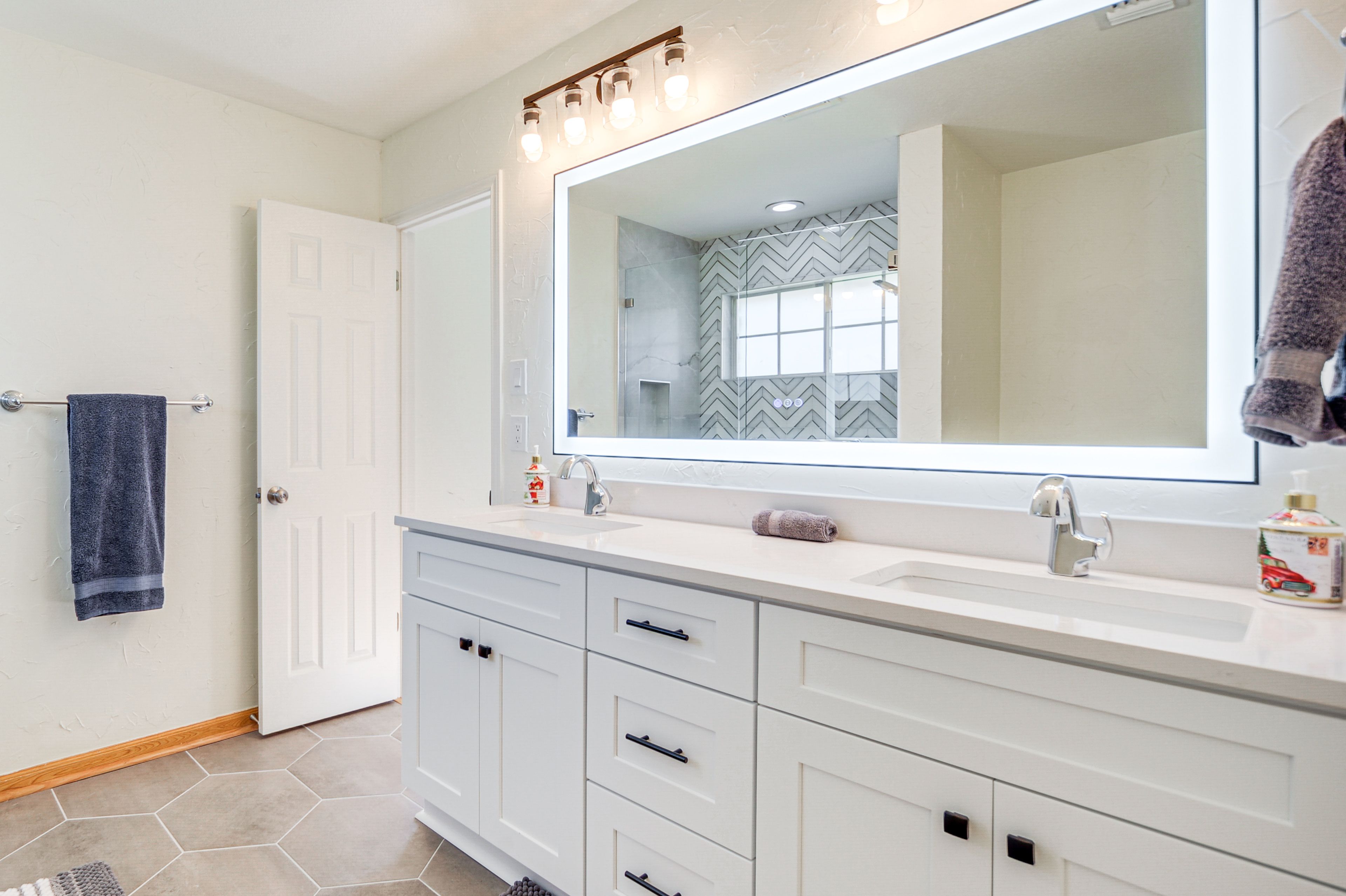 Full Bathroom | Complimentary Toiletries