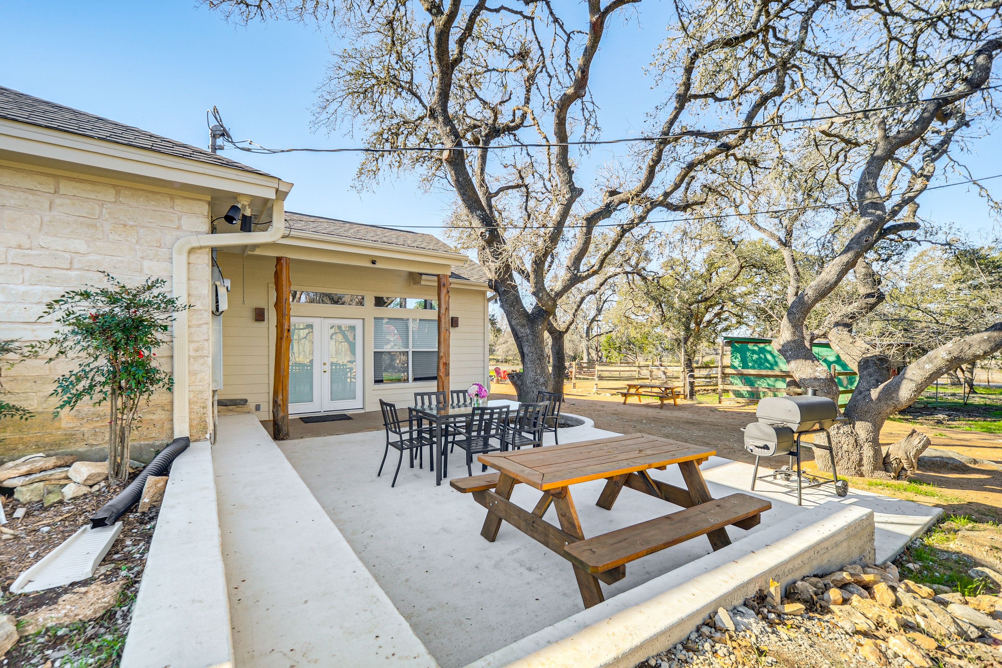 Patio | Outdoor Dining | Charcoal Smoker