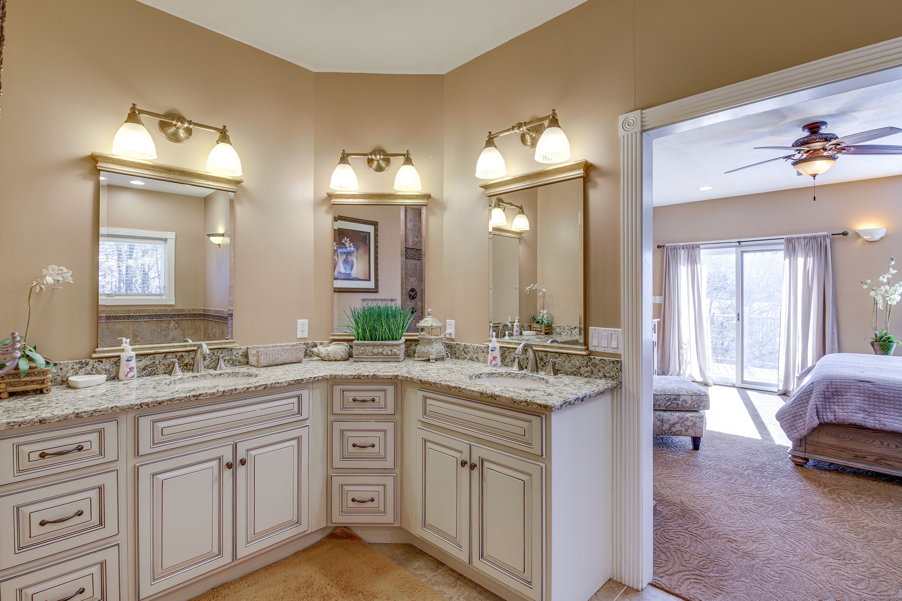 En-Suite Bathroom | 2nd Floor