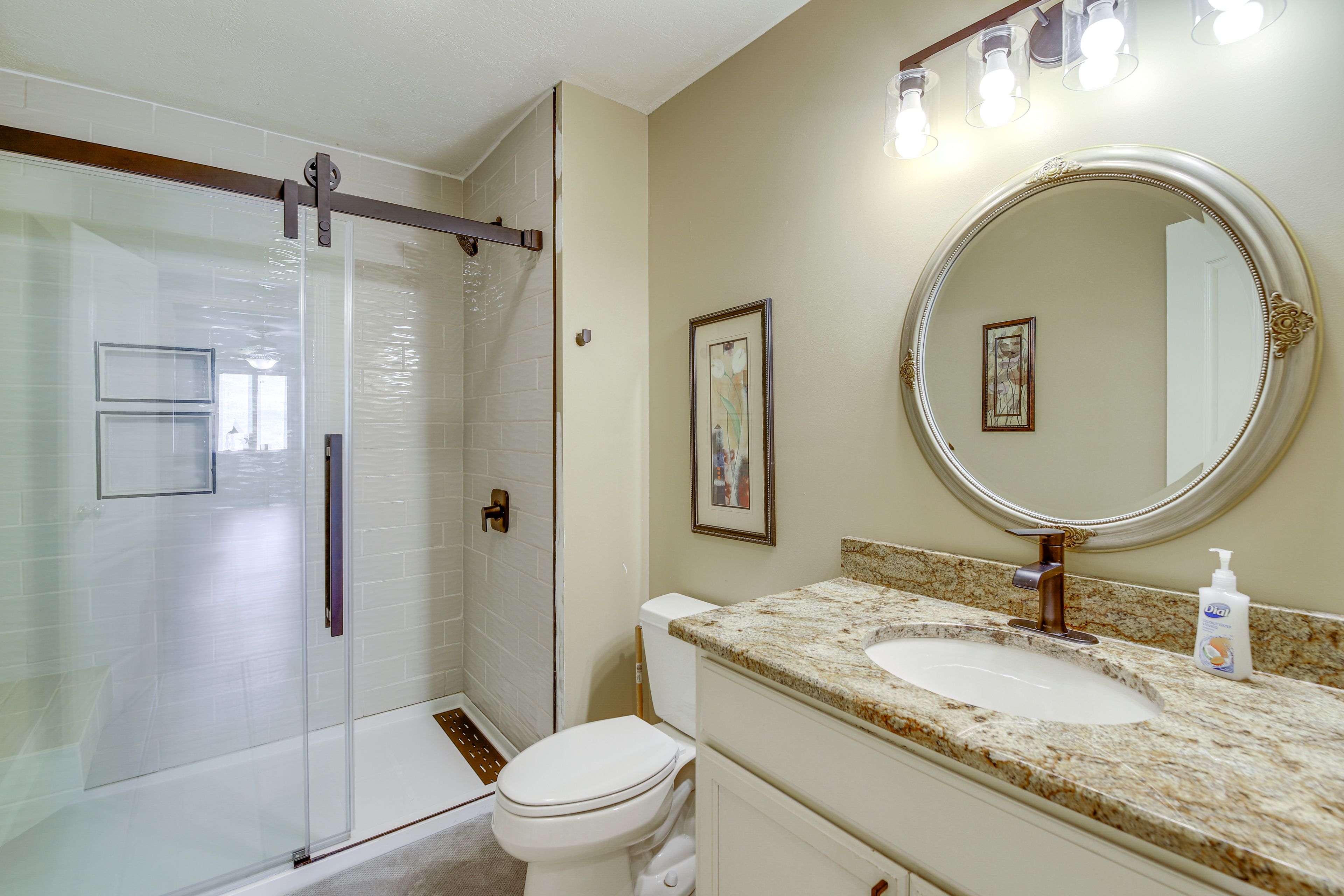 Full Bathroom | Towels Provided | 3rd Floor