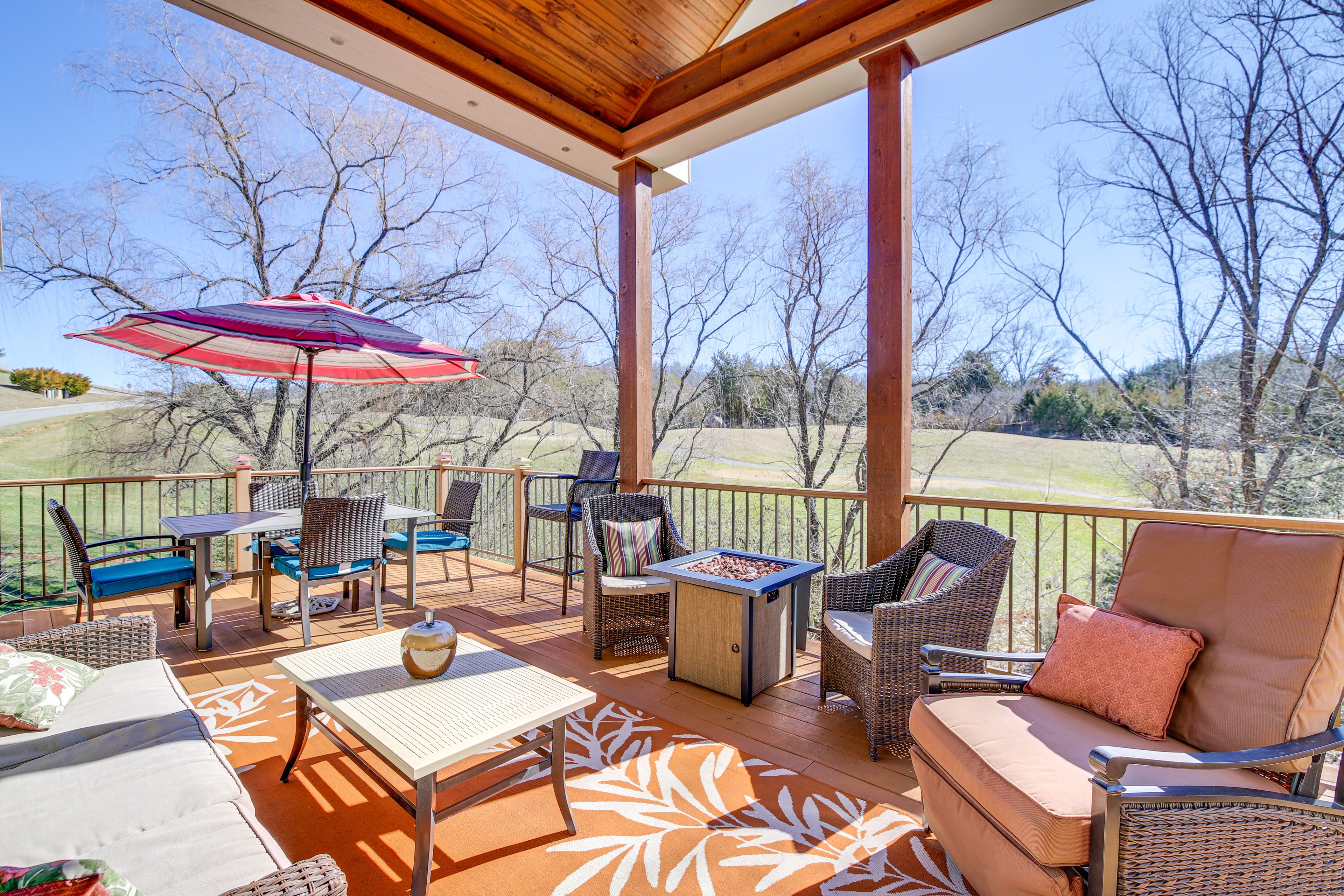 Elevated Deck | Fire Table | Gas Grill | 3-Story Home