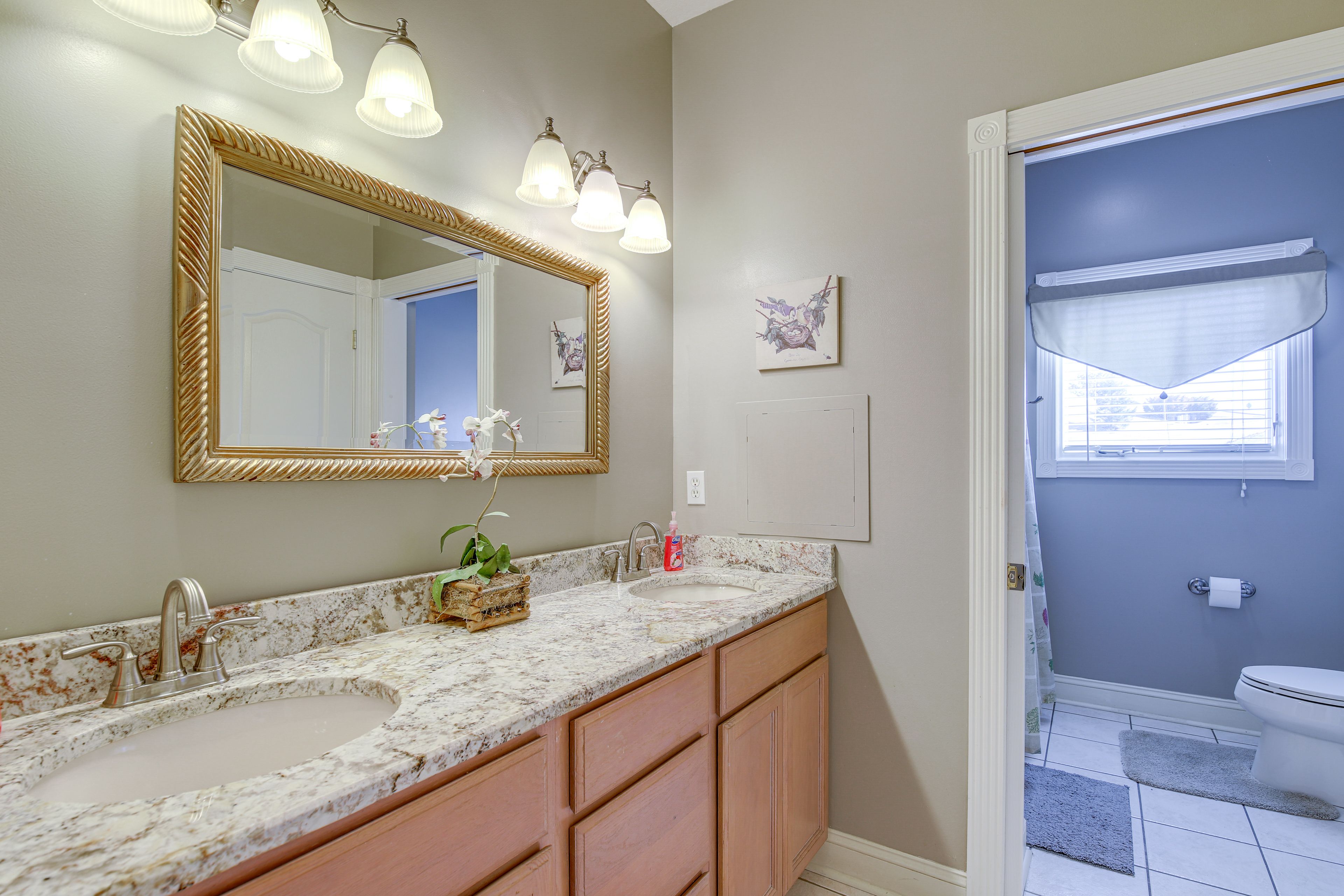 Full Bathroom | 2nd Floor