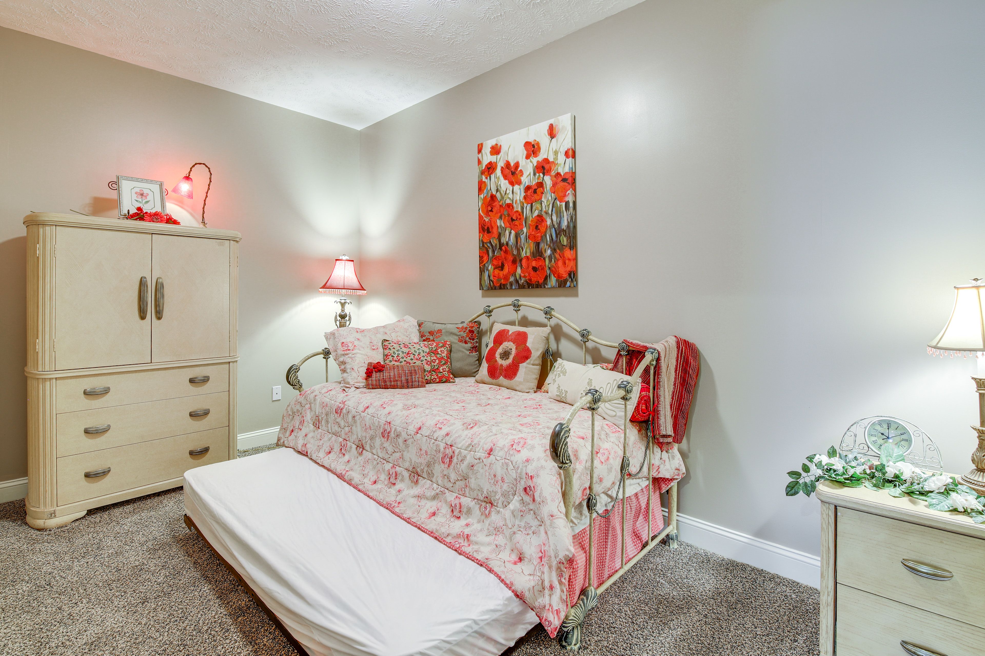 Bonus Room | Twin Daybed w/ Twin Trundle | 1st Floor