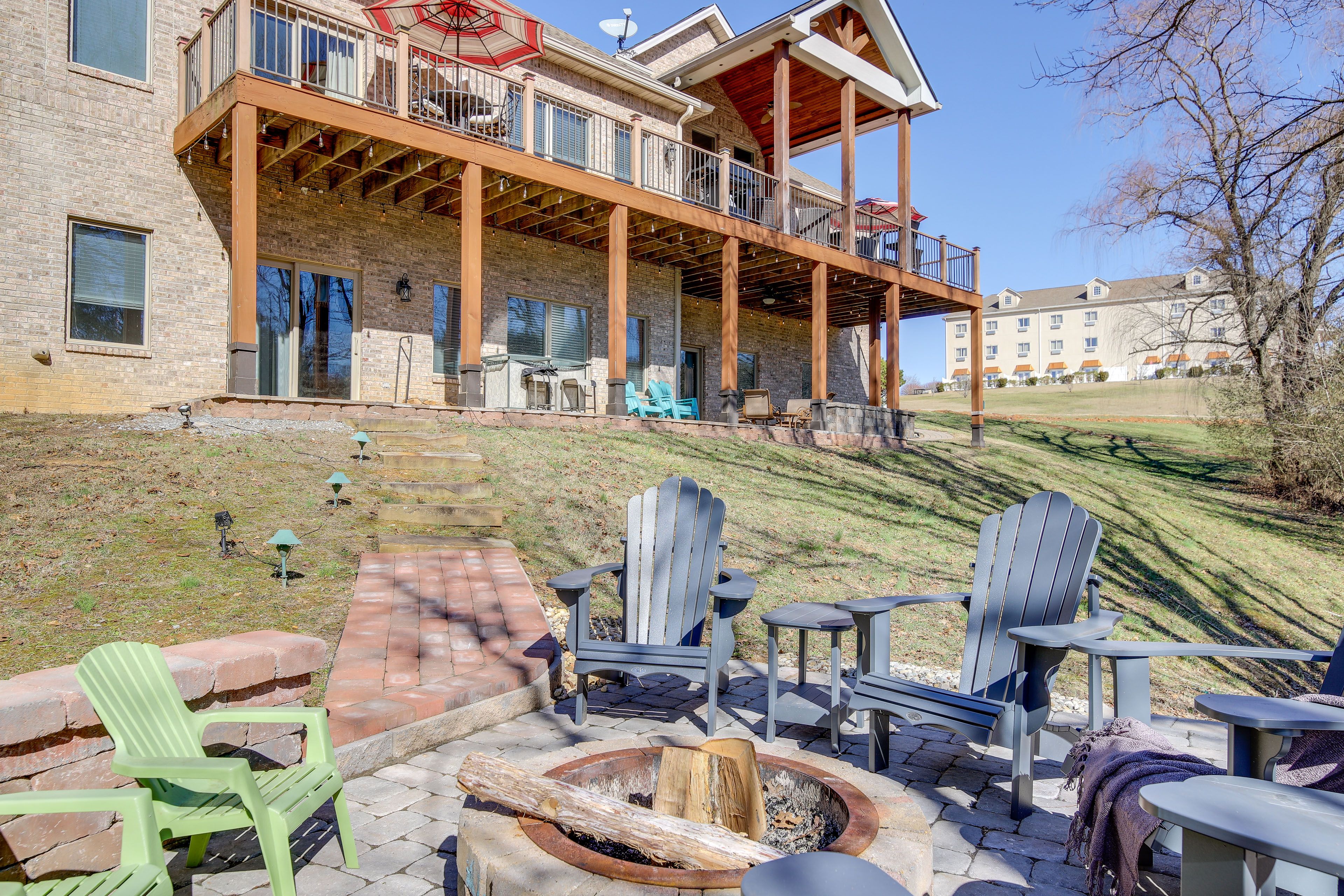 Private Yard | Fire Pit