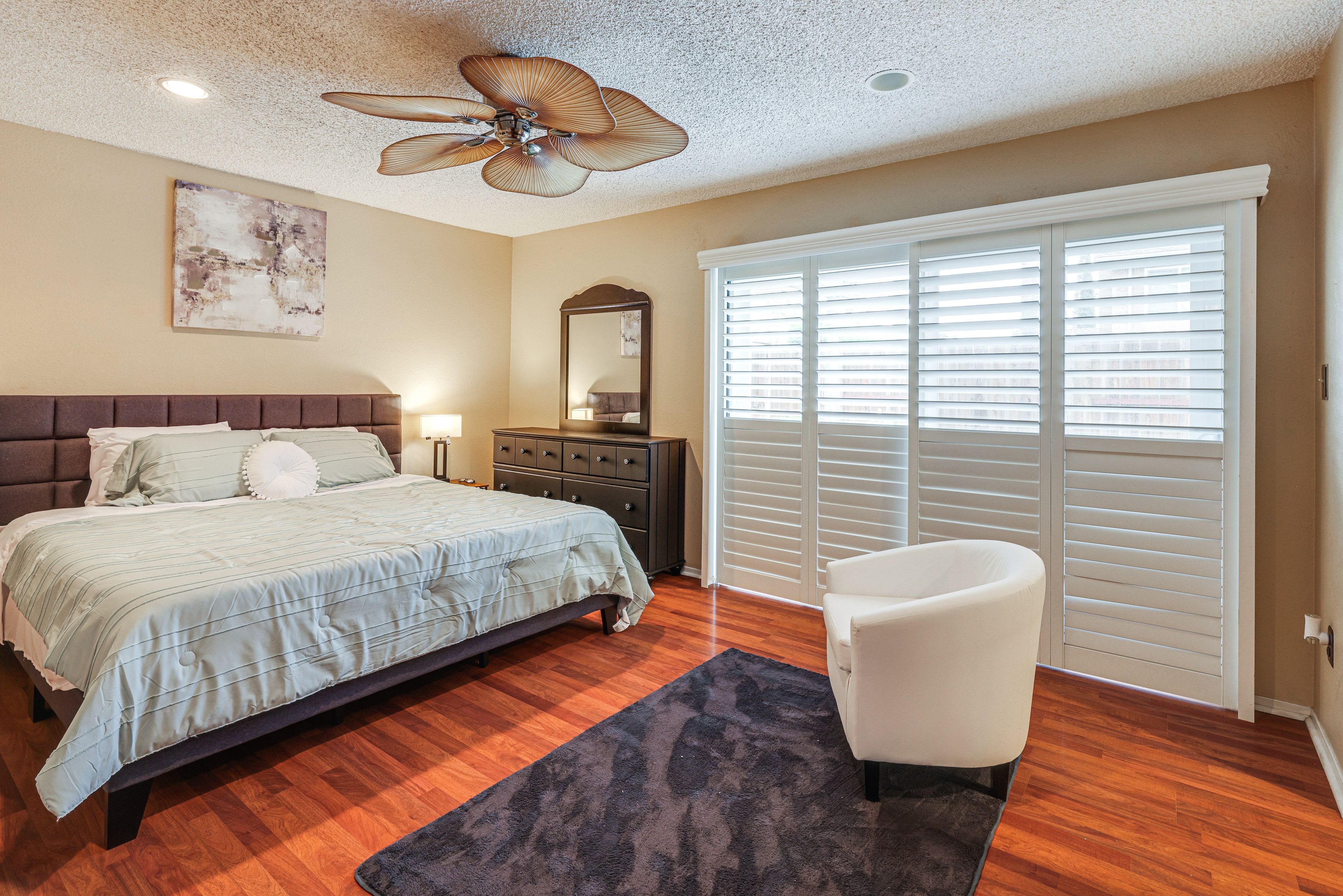 Bedroom 1 | King Bed | Smart TV | En-Suite Bathroom