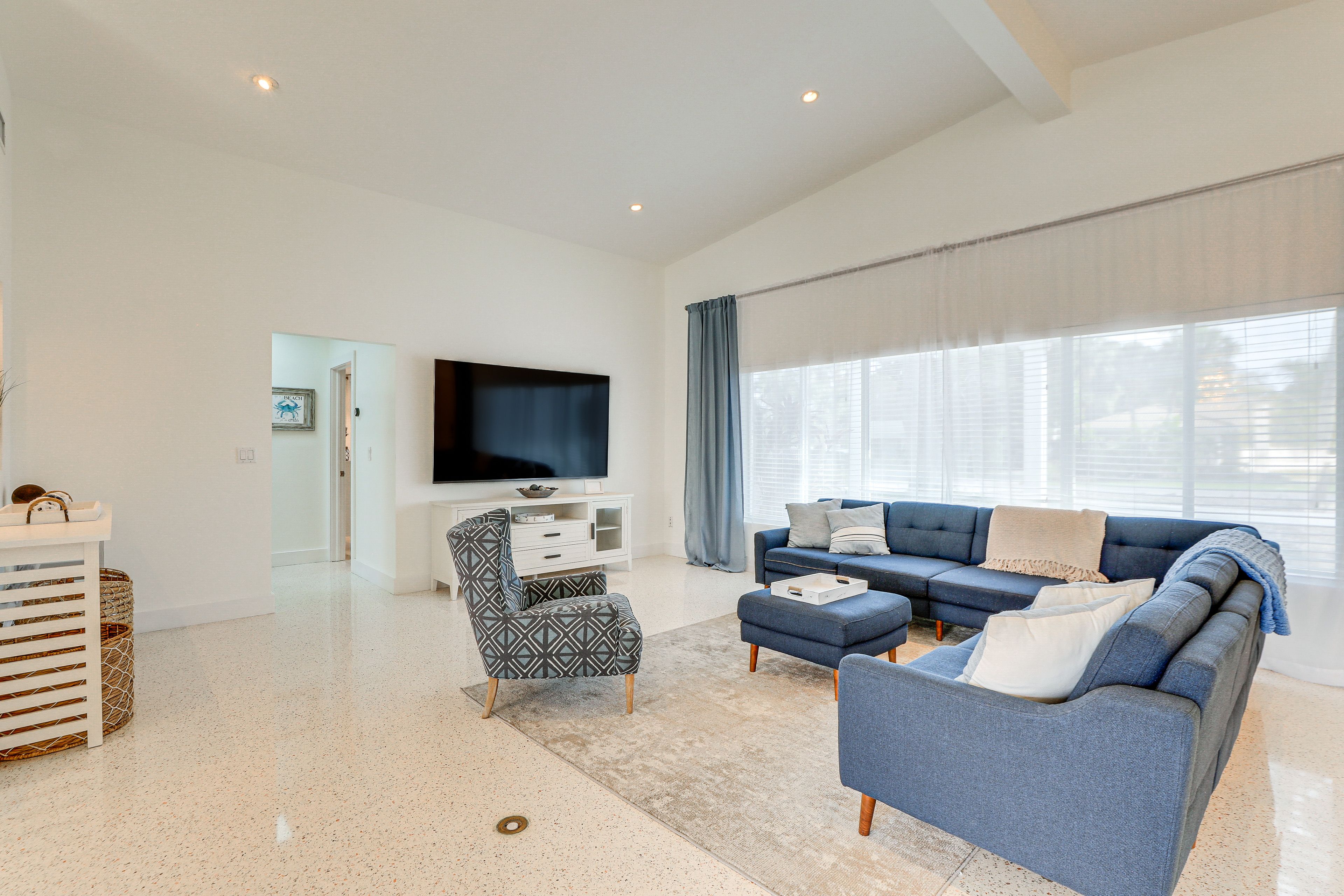 Living Room | Smart TV | Central A/C & Heating