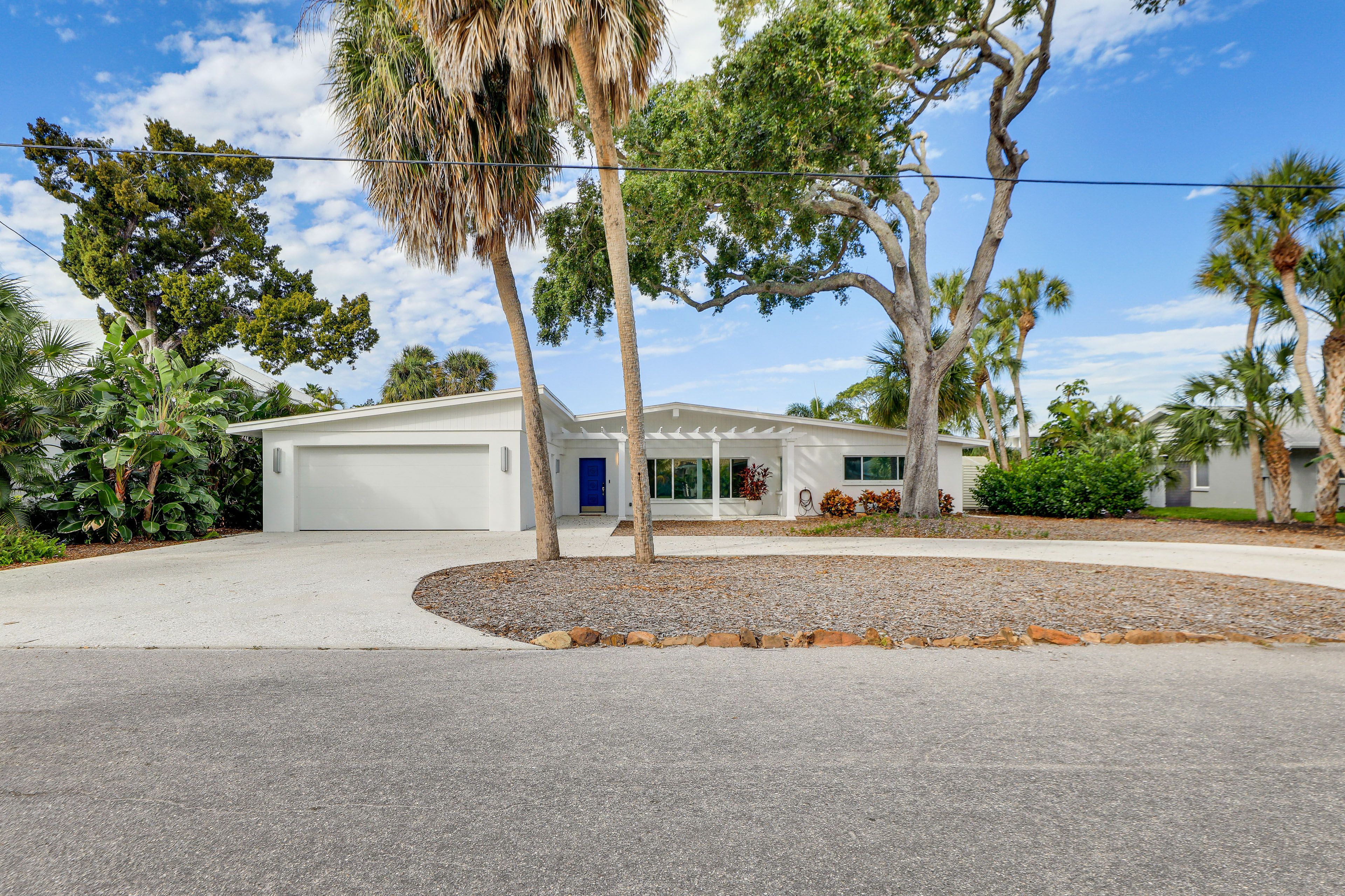 Parking | Garage (2 Vehicles) | Driveway (4 Vehicles)