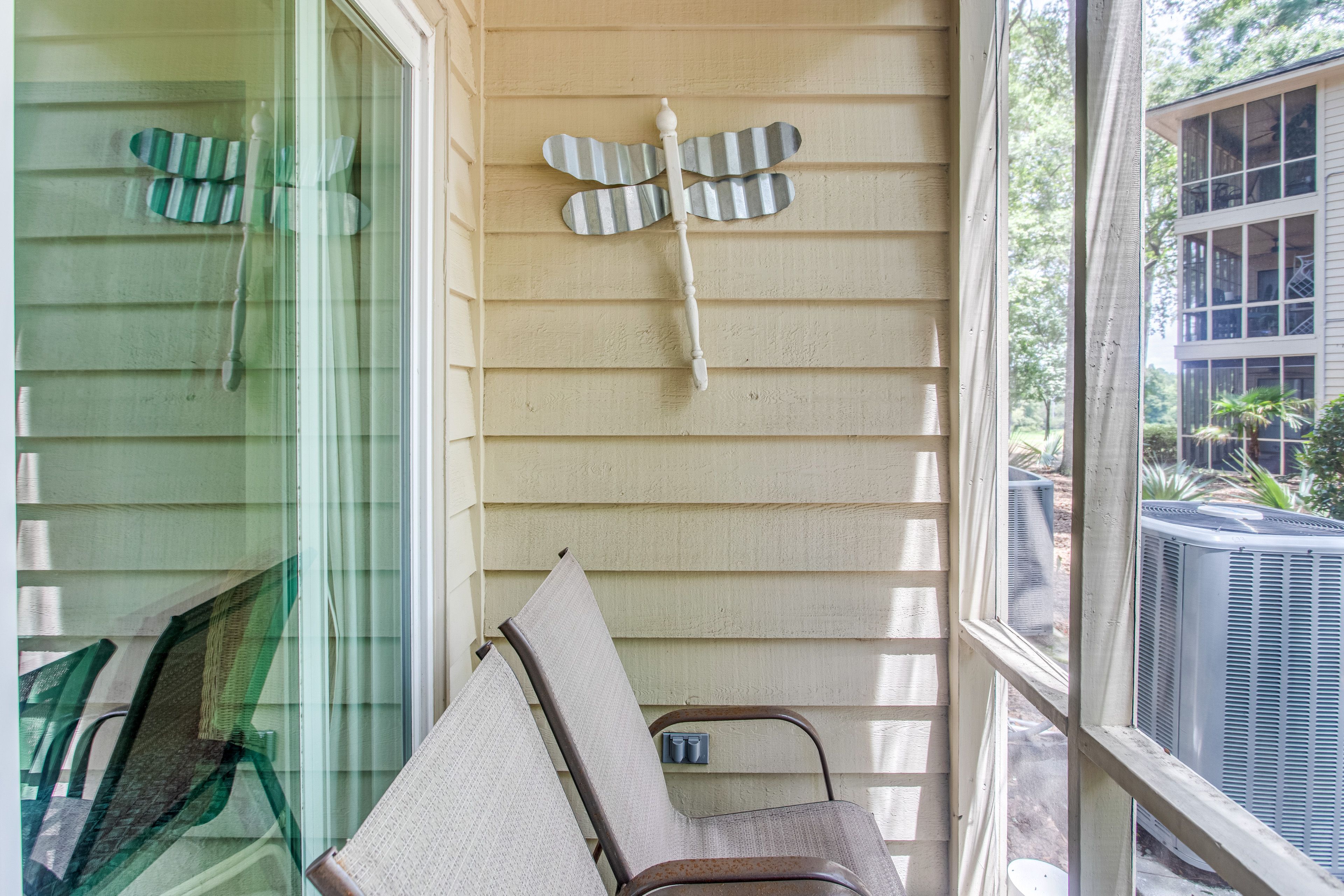 Screened Porch | Outdoor Dining Area