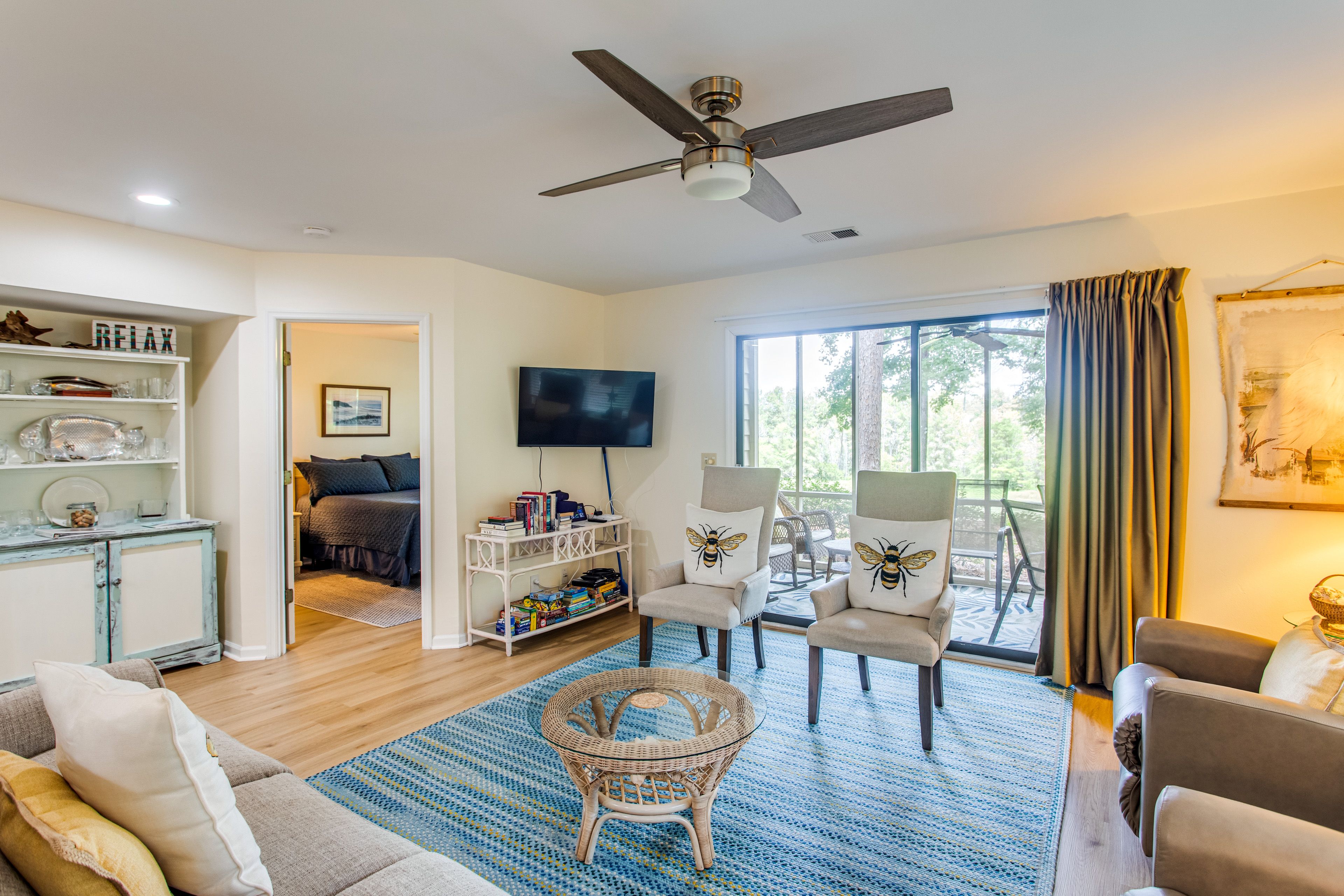 Living Room | Smart TV | Central A/C + Heating