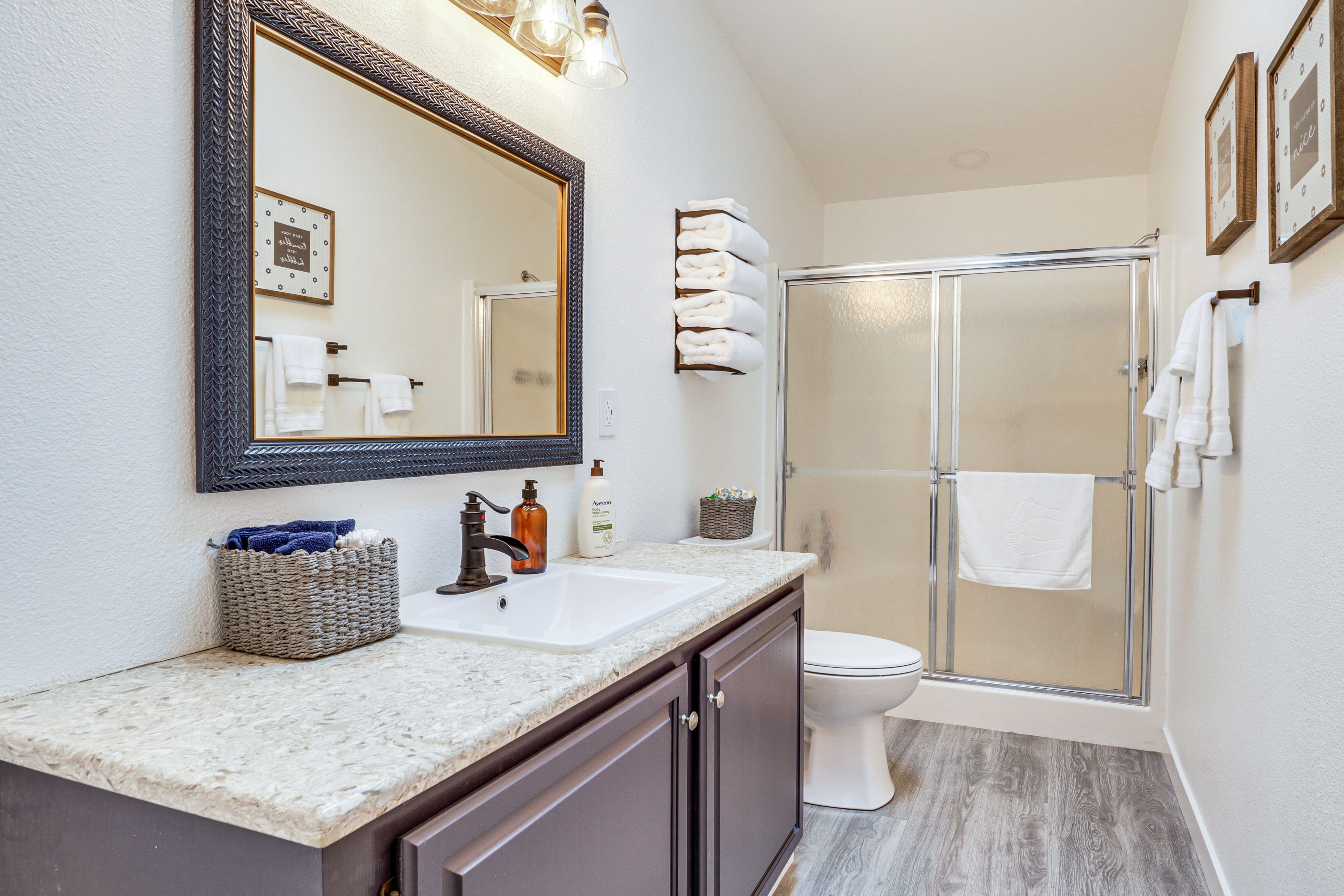 Full Bathroom | Complimentary Toiletries | Shower