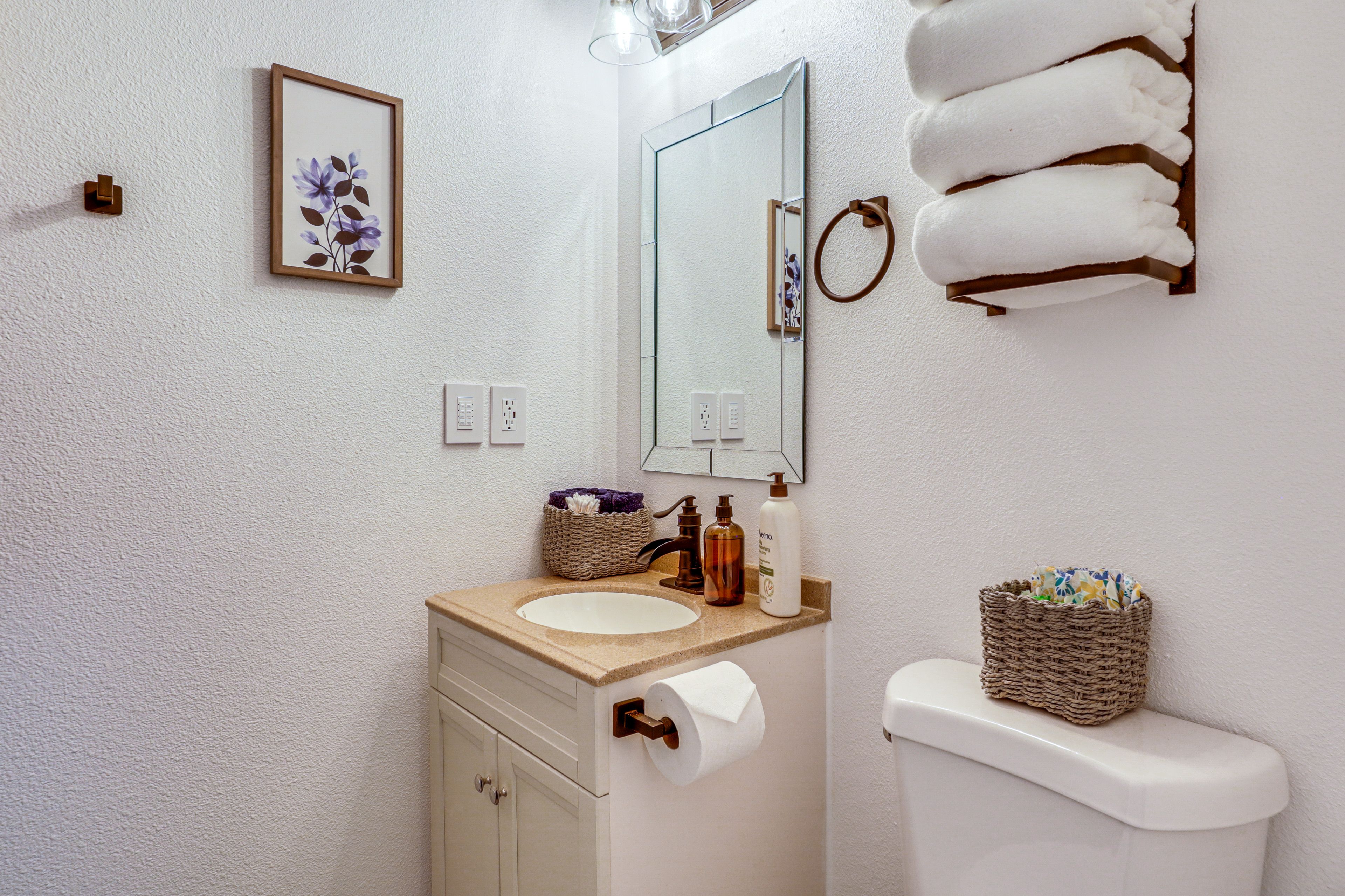 Full Bathroom | Towels Provided