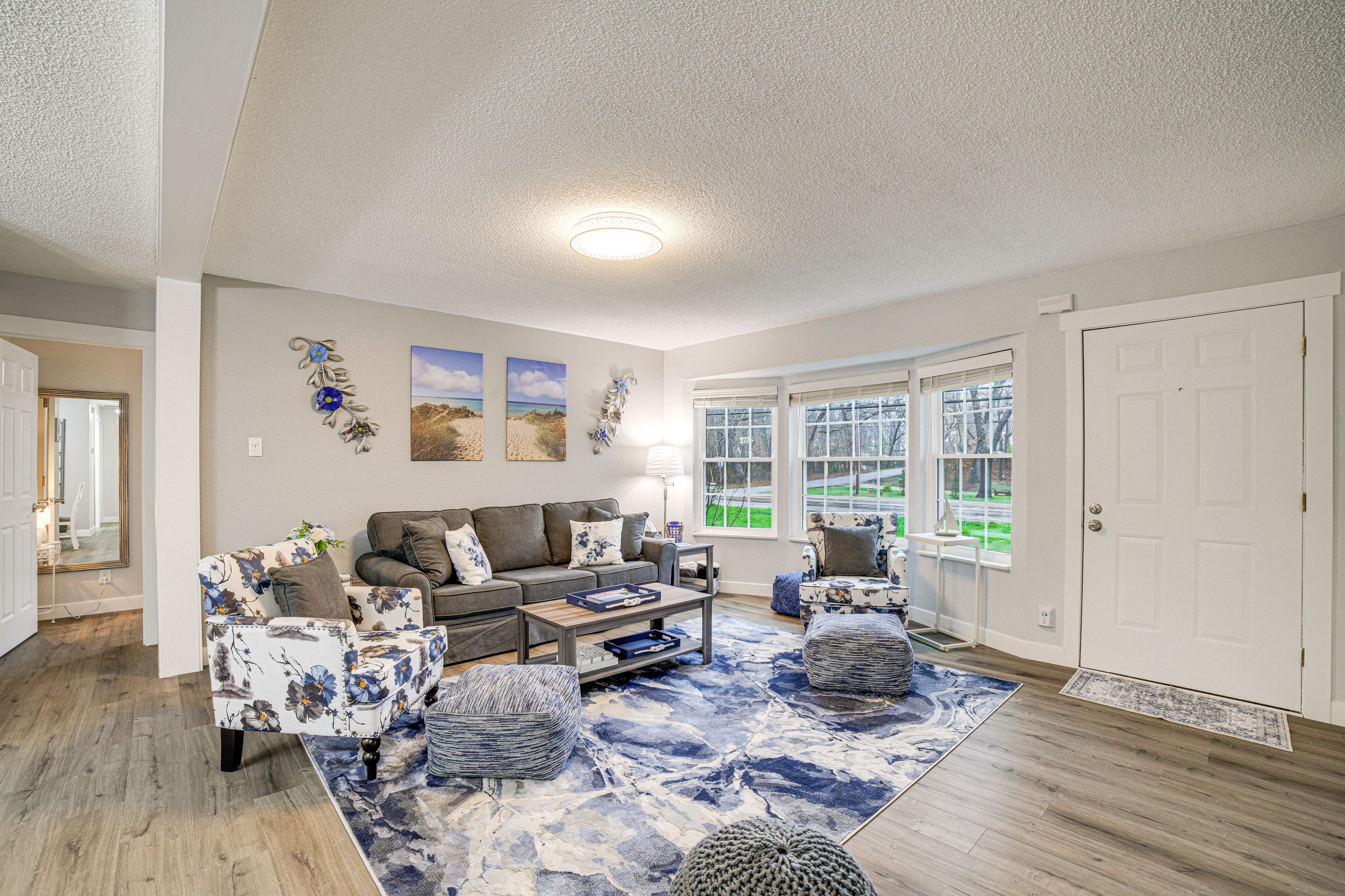 Living Room | Sleeper Sofa | Smart TV