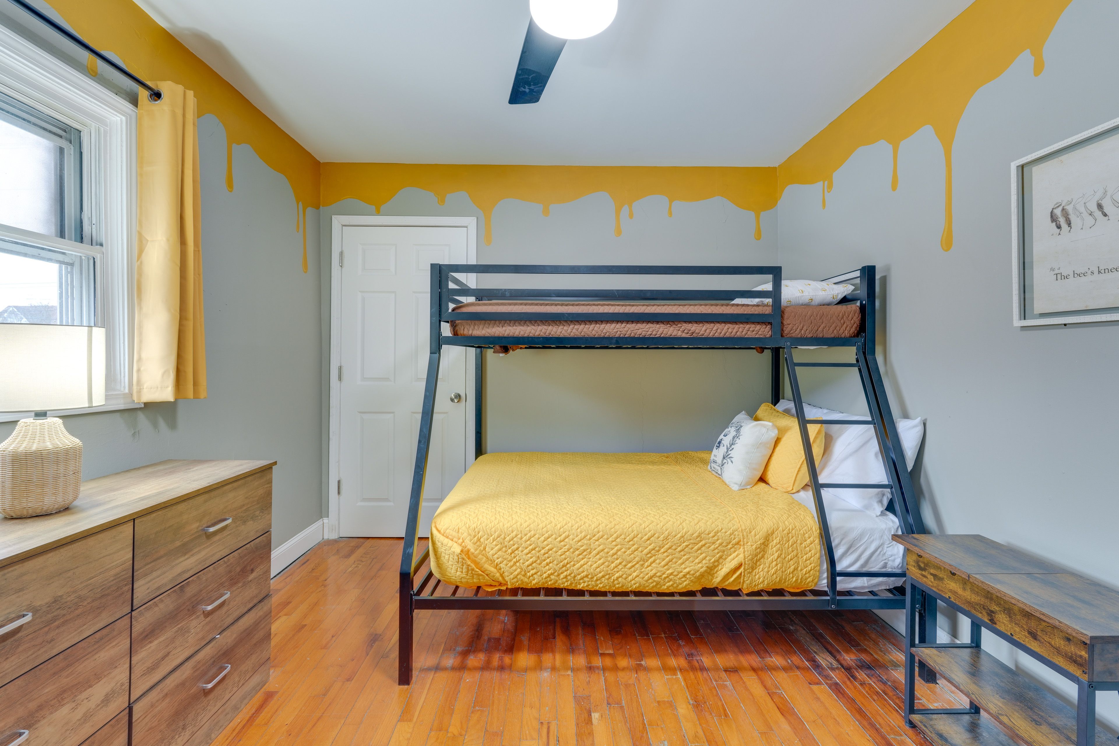 Bedroom 2 | Twin/Full Bunk Bed