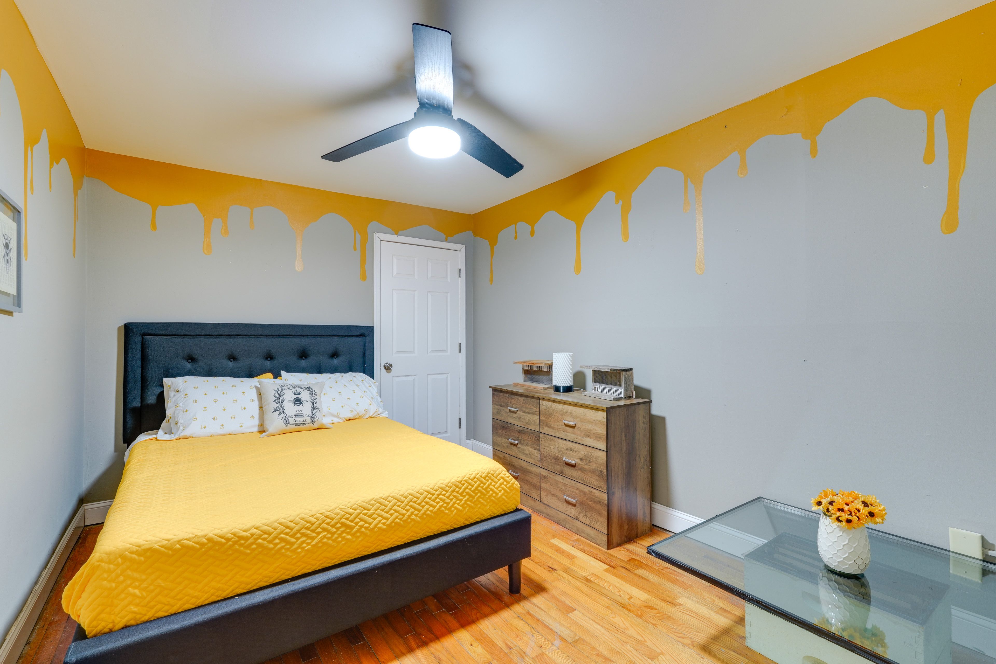 Bedroom 1 | Queen Bed