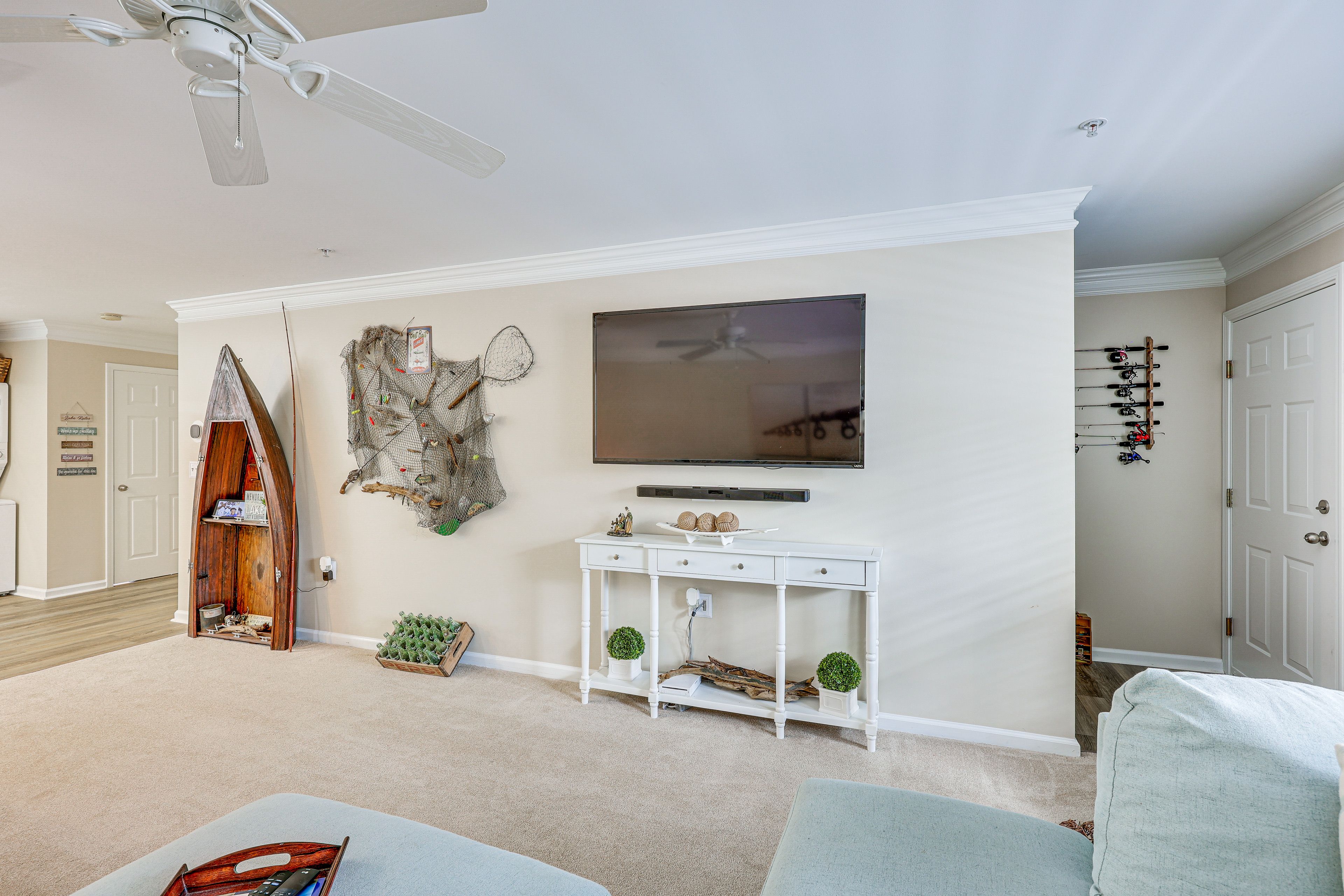 Living Room | Free WiFi | Smart TV | Central A/C & Heating | 1st Floor