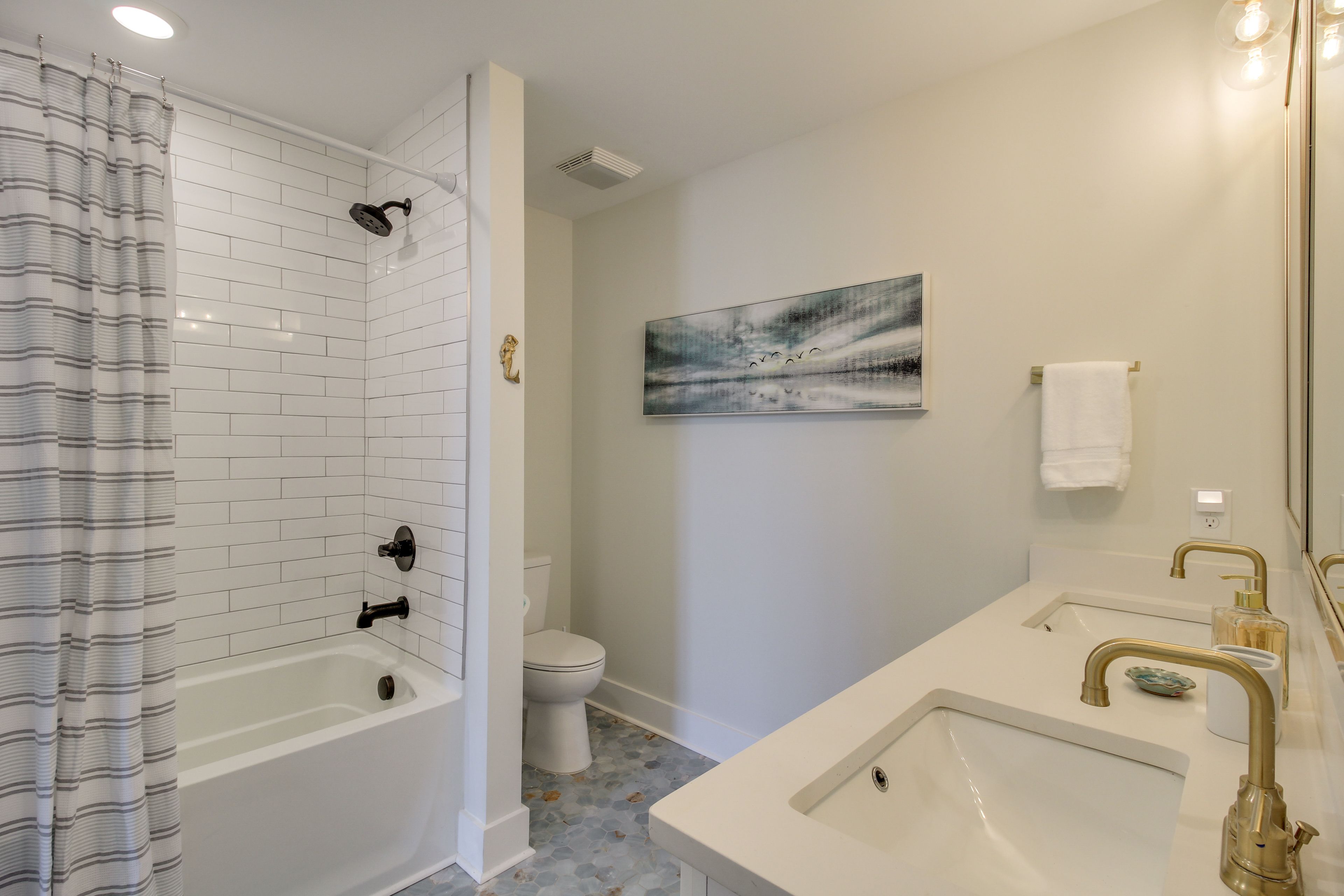 En-Suite Bathroom | 2nd Floor