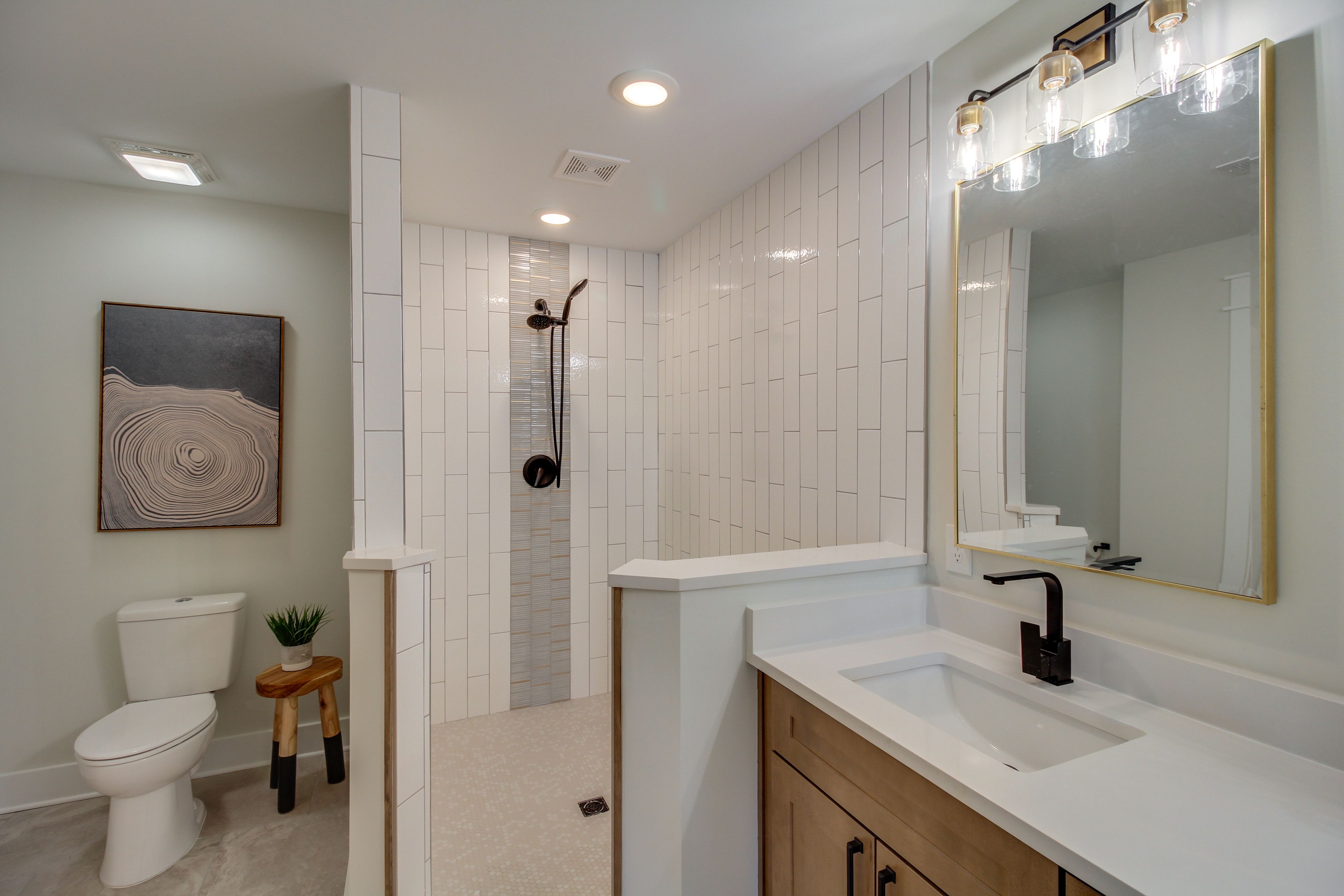 En-Suite Bathroom | 2nd Floor | Walk-In Closet