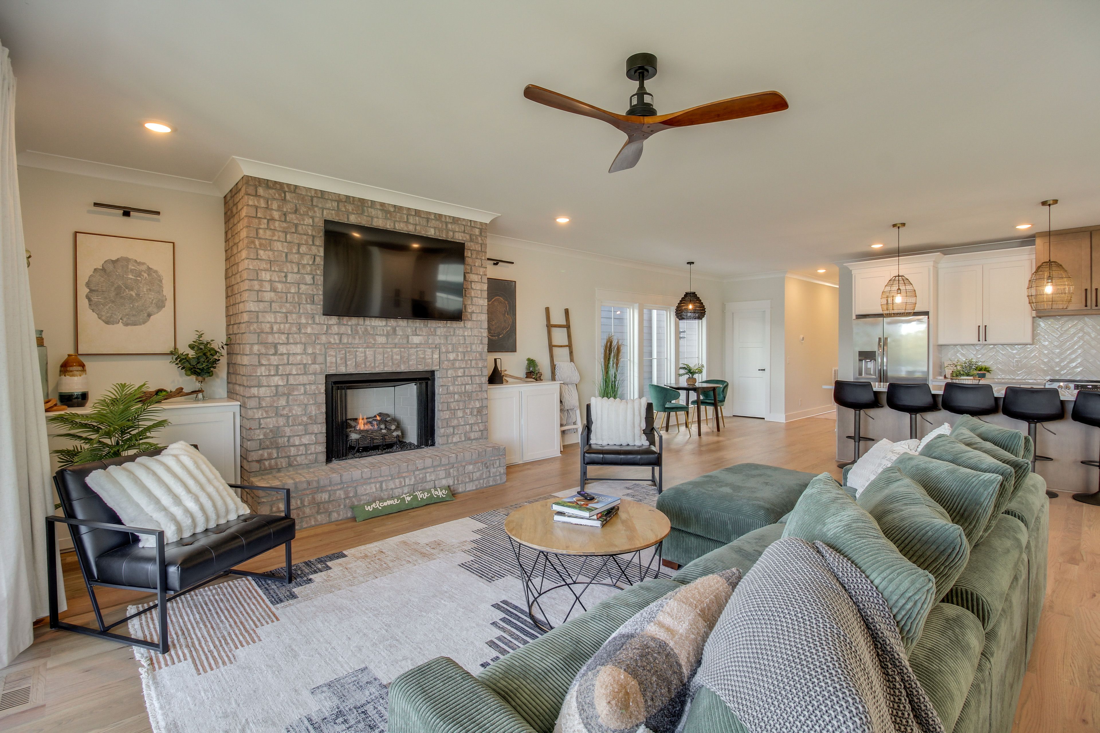 Living Room | 1st Floor | Free WiFi | Central A/C & Heat | Smart TV