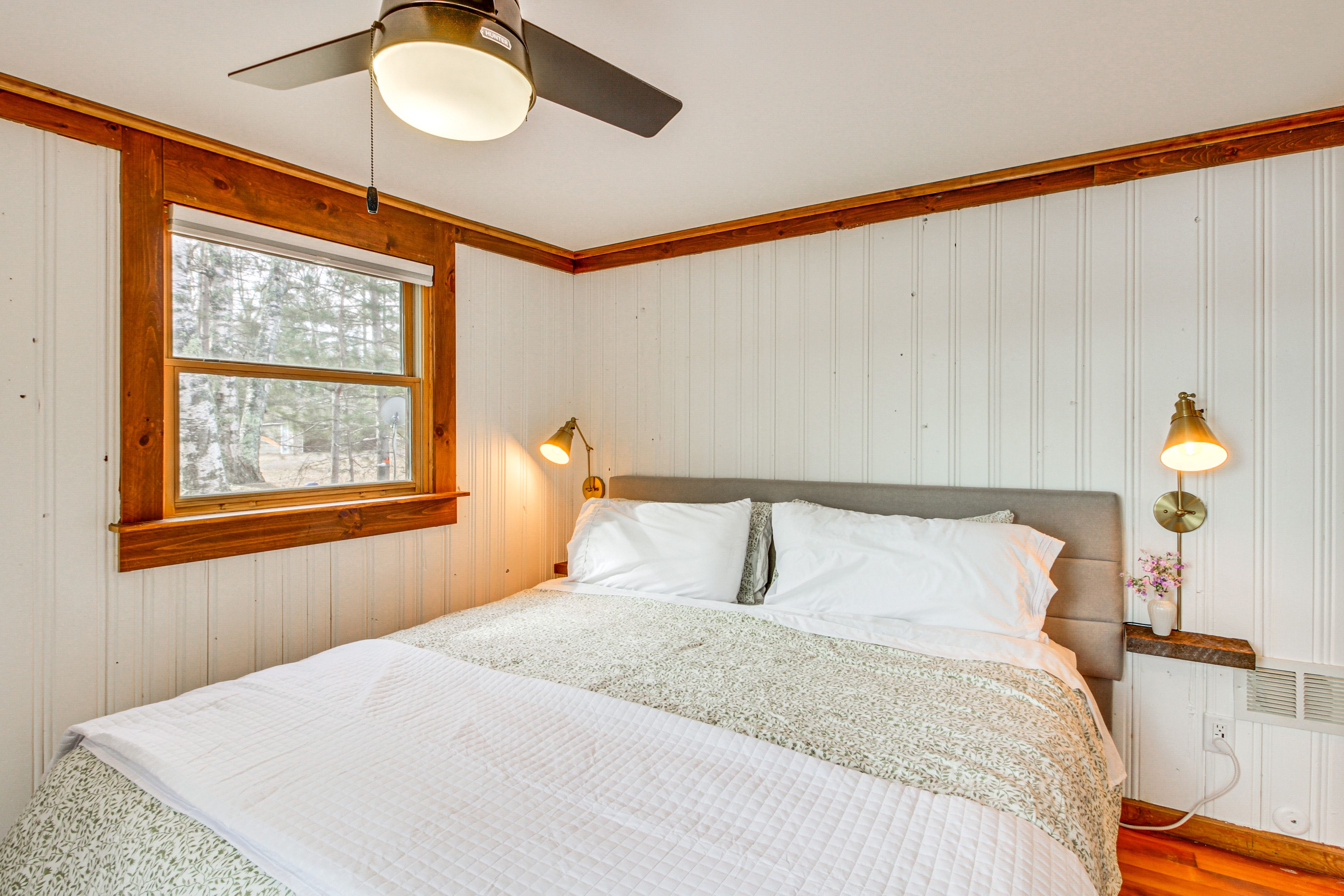 Bedroom 2 | King Bed | Smart TV